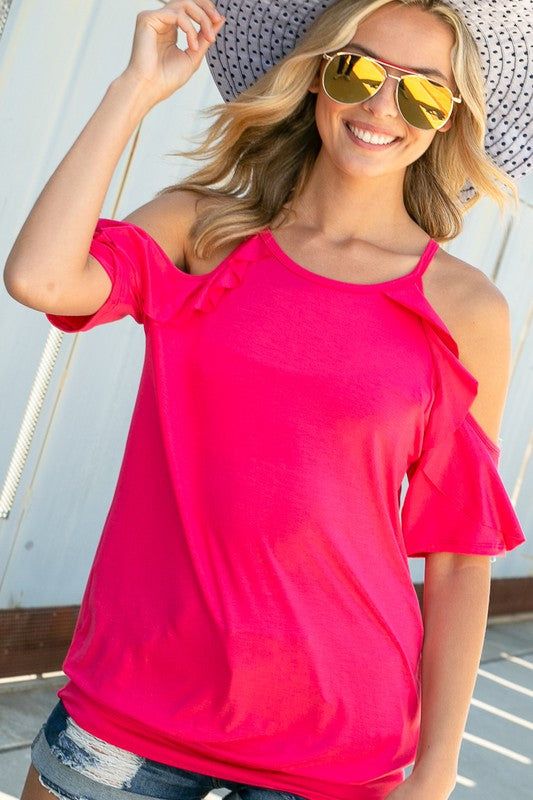 PLUS COLD SHOULDER RUFFLE SLEEVE TOPSOLID JERSEY COLD SHOULDER RUFFLED SHORT SLEEVE ROUND NECK BANDED BOTTOM PLUS TOP95% RAYON, 5% SPANDEX MADE IN USA
Style: Casual
Print / Pattern: SOLID 
Fit: Regular