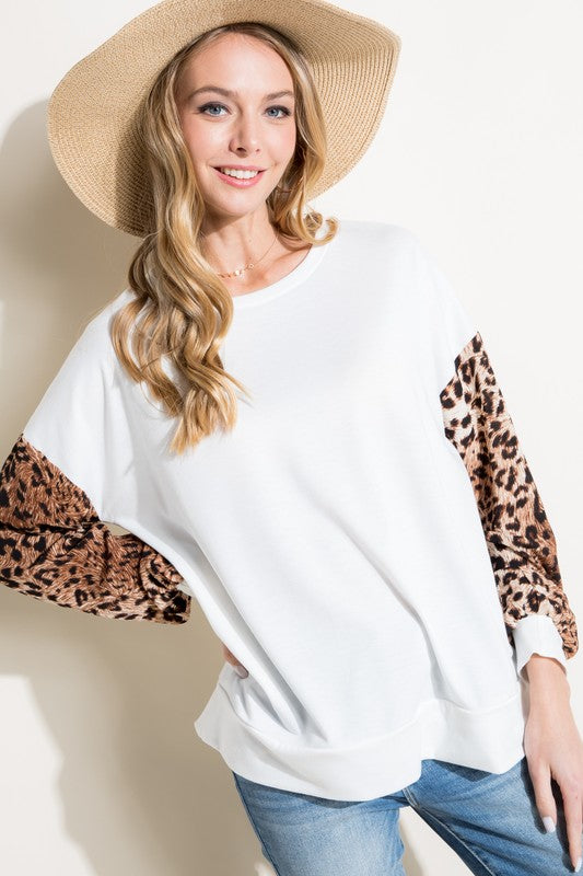 PLUS ANIMAL MIX VOLUME SL TOPANIMAL PRINT WOVEN AND SOLID TERRY MIXED VOLUME LONG SLEEVE ROUND NECK BANDED BOTTOM PLUS TOP
Style: Casual
Print / Pattern: ANIMAL PRINT AND SOLID
Fit: Loose
Neck L