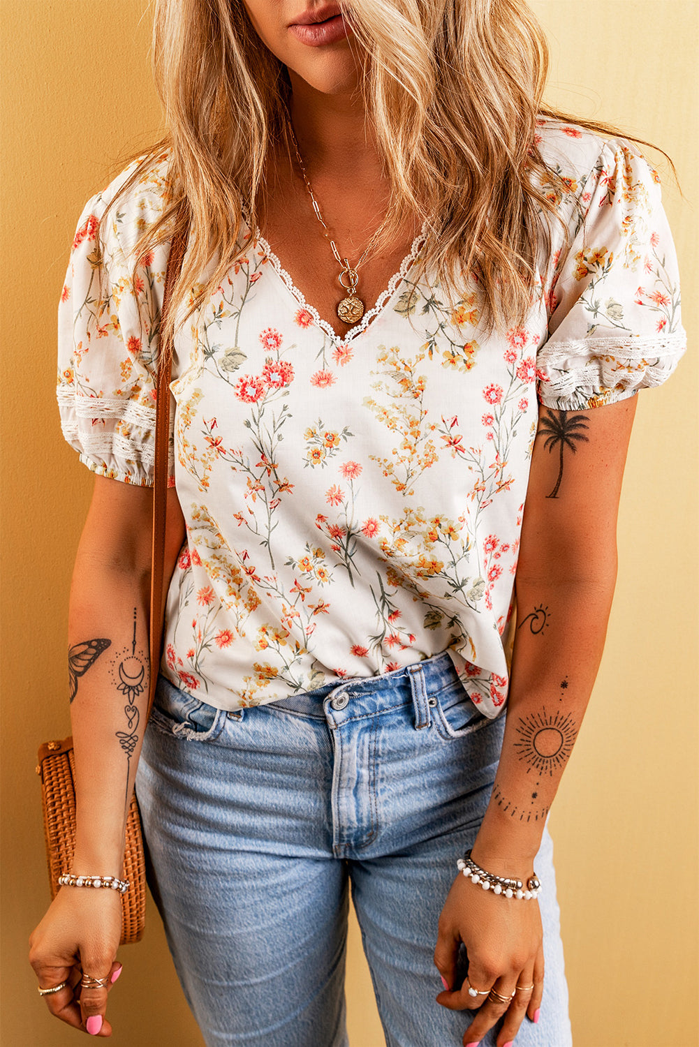 Beige Boho Floral Lace Trim Short Sleeve BlouseMaterial:100%Polyester

• Embrace bohemian chic with this blouse, featuring intricate lace details that add a touch of elegance to your look.
• The V-neck design o