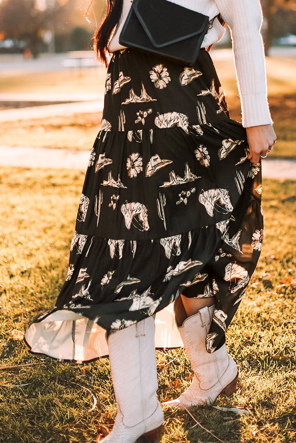 Black Elastic Waist Tiered Maxi SkirtMaterial:100%Polyester

• Its flowing tiers add a touch of whimsy to your daily wardrobe.
• Crafted with a comfortable elastic waistband, this skirt offers a versa