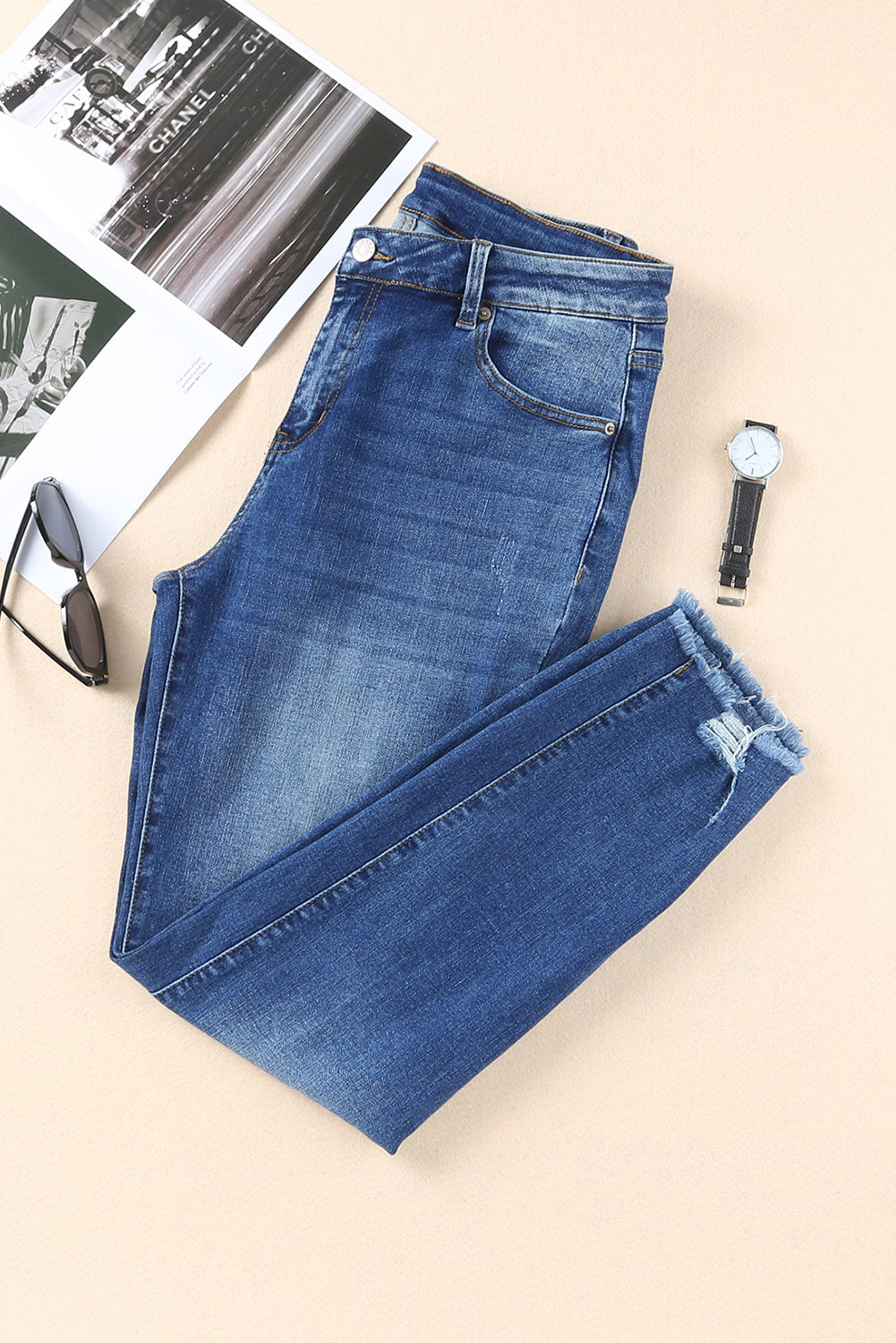 Dark Blue Casual Raw Hem Ankle Length Skinny JeansMaterial:61%Cotton+33%Polyester+5%Viscose+1%Elastane



		Skinny jeans highlight
wearers’ perfect leg shape
	
	
		Raw hem design
makes the casual jeans more s