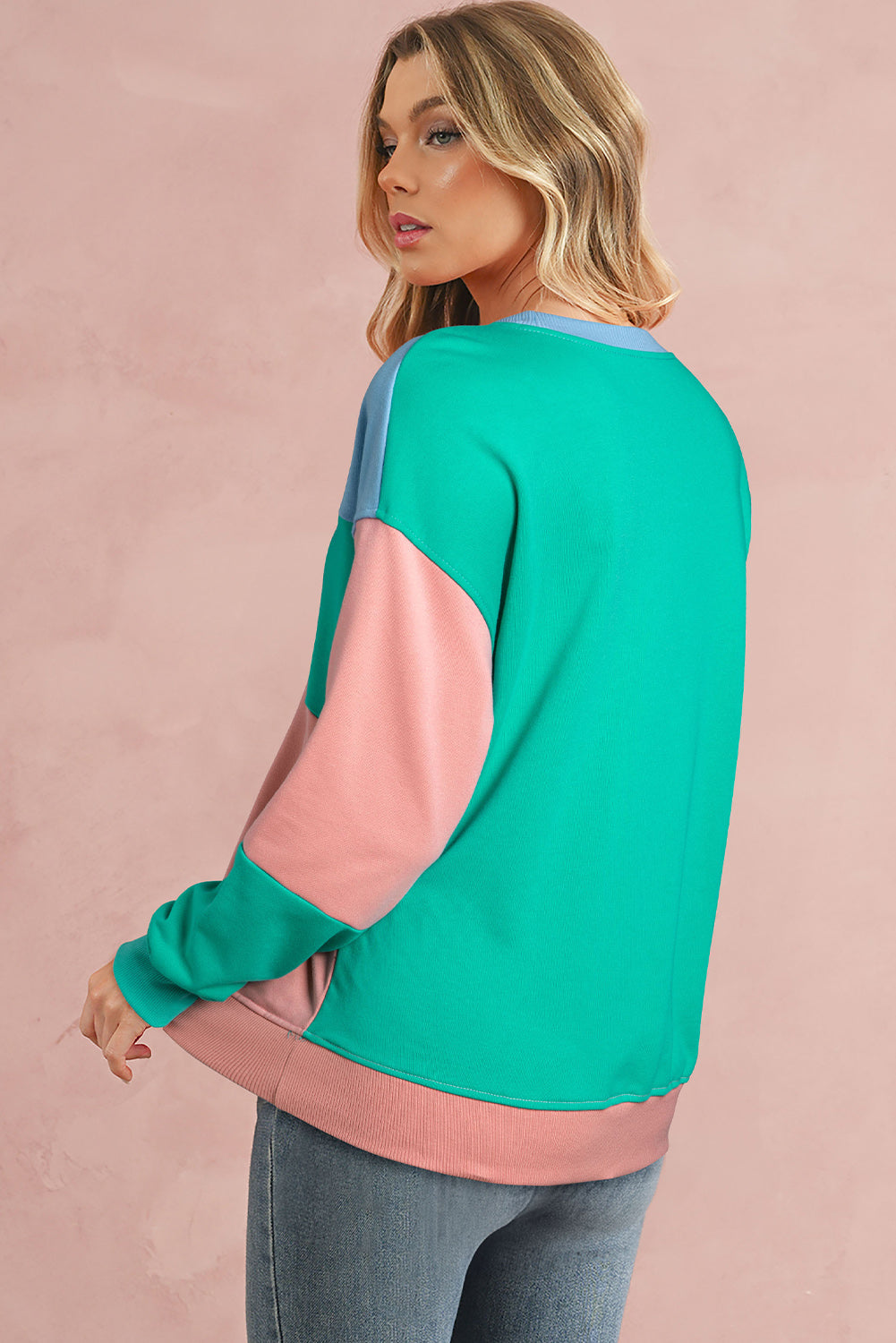 Bright Pink Colorblock Patchwork Drop Shoulder SweatshirtMaterial:70%Polyester+30%Cotton

• Embrace a blend of casual charm and trendy style with our sweatshirt, perfect for a relaxed yet fashionable look. 
• Crafted wit