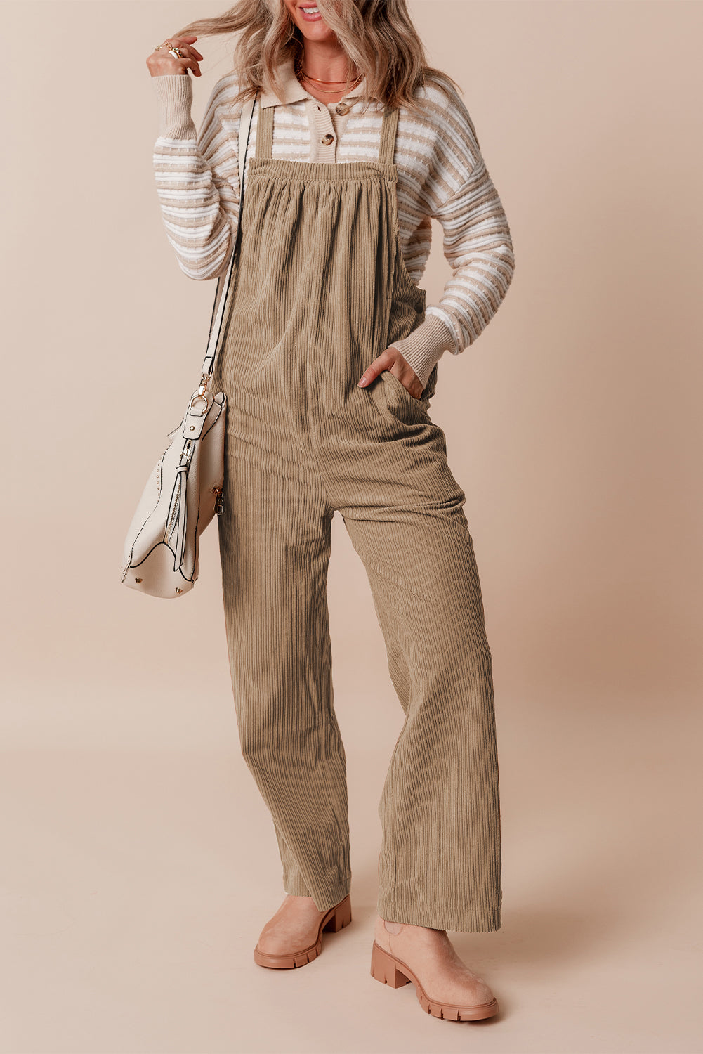 Jungle Green Plain Pocketed Loose Fit Corduroy OverallsMaterial:100%Polyester

• Crafted with a soft corduroy fabric, the overalls offers a comfortable and stylish option for everyday wear.
• Featuring a loose fit desi