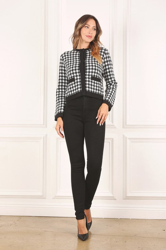 Black check knitted jacket- Black check knitted jacket, heavy weight fabric, 4 snap buttons, 2 functional pockets- Pattern type : check pattern- Neck line : round neck- Sleeve type : regular 