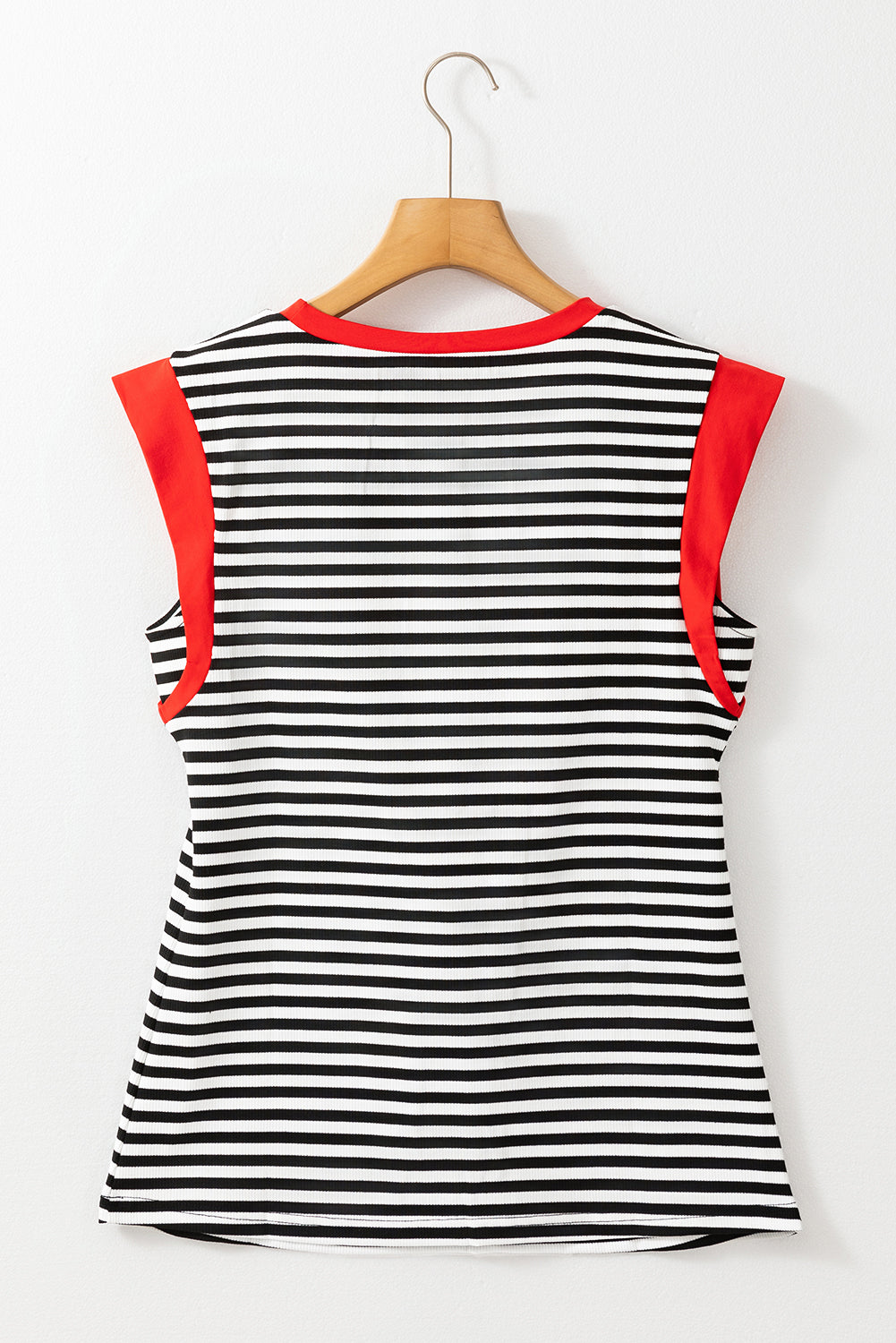 Black Stripe Colorblock Edge Round Neck Sleeveless TopMaterial:95%Polyester+5%Elastane

• Effortlessly chic, this top combines classic stripes with a modern colorblock design for a trendy look..
• Crafted from high-qu