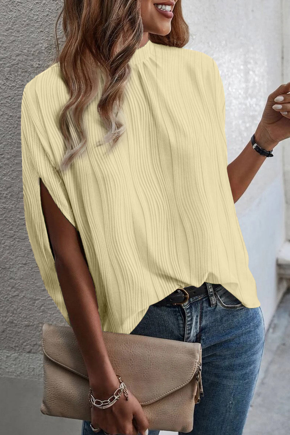 White Textured Batwing Sleeve Mock Neck BlouseMaterial:90%Polyester+10%Elastane



		With its relaxed batwing sleeves and mock neck, this blouse offers a trendy and fashionable look.
	
	
		The comfortable a