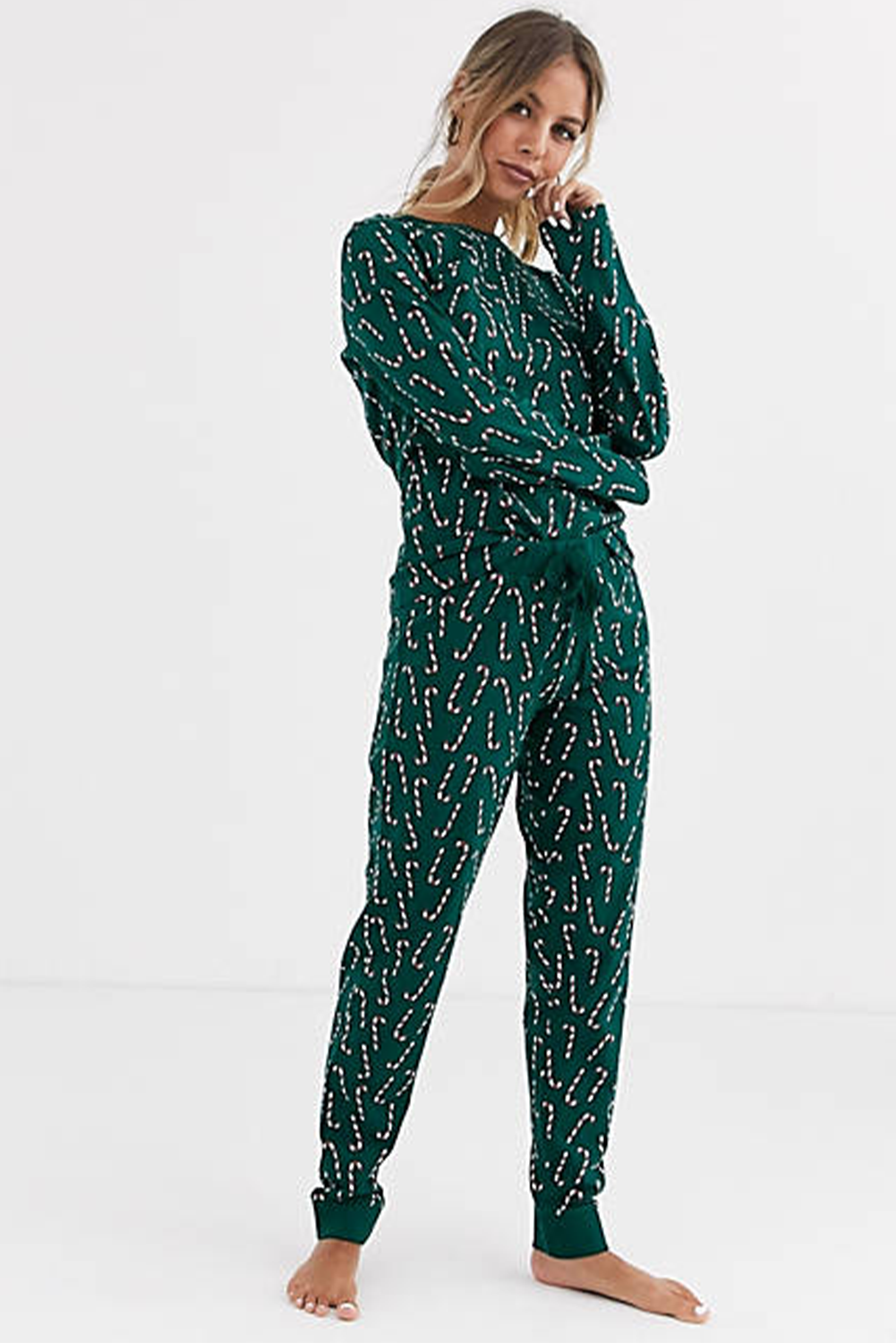 Green Christmas Candy Cane Printed Top and Pants Loungewear SetMaterial:95%Polyester+5%Elastane

• Festive green color brings a touch of holiday spirit to your loungewear collection. 
• Unique candy cane print adds a fun and p