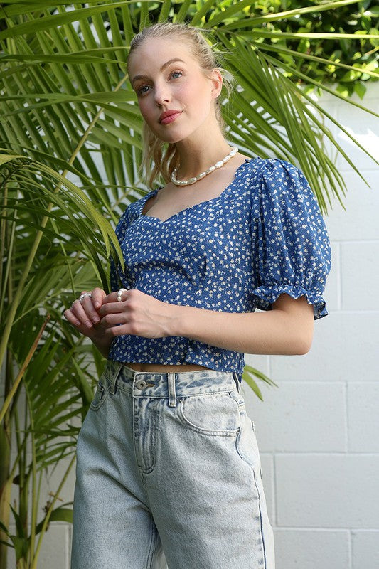 SS puff sleeve top*Flirty neckline with puff sleeve top *Pattern type : floral print*Neck line : sweetheart neck*Sleeve type : puff sleeves*Sleeve length : short sleeves*Stretch : no 