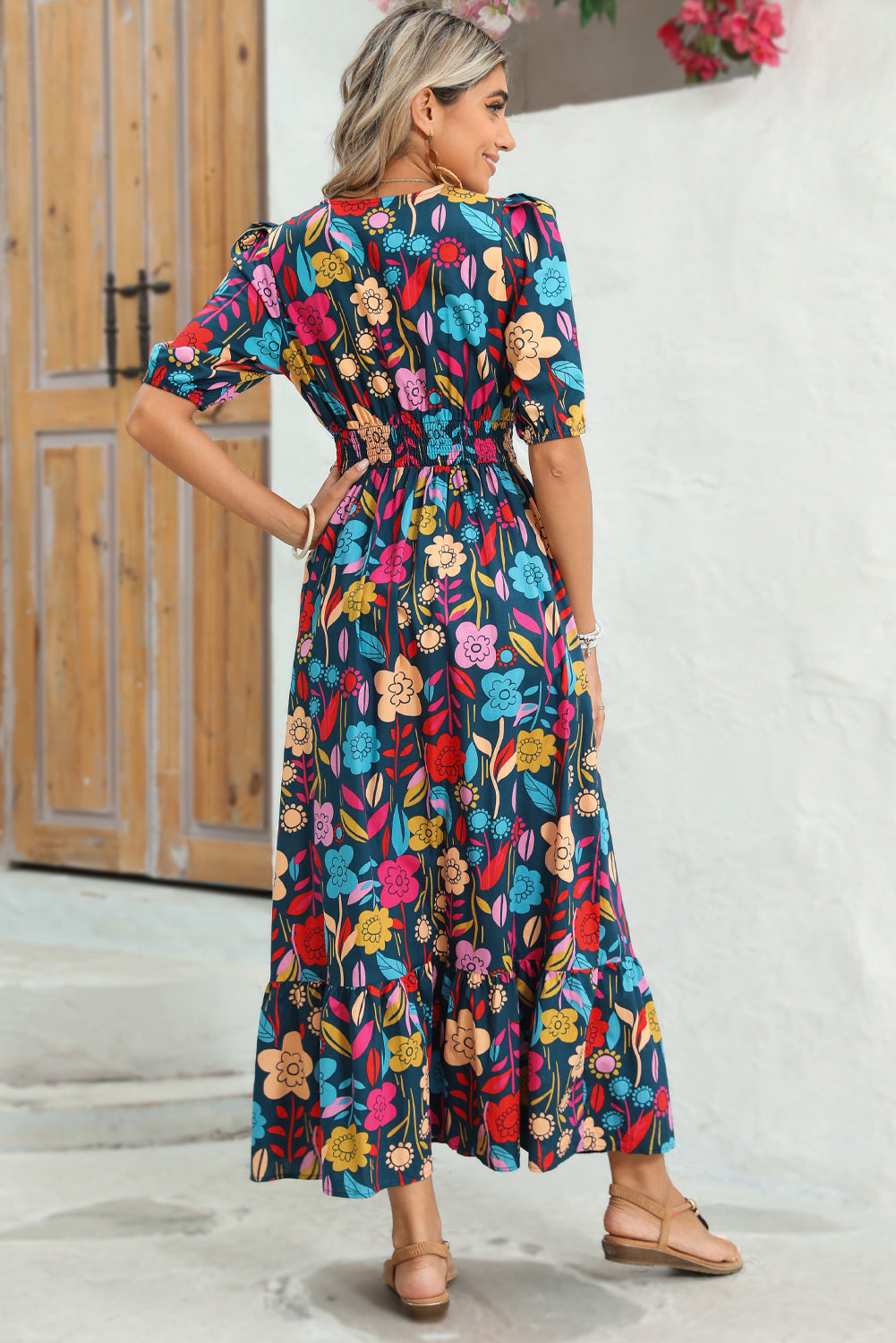 Green Floral Print Split V Neck Puff Sleeve Maxi DressMaterial:100%Cotton



		The dress is made from a soft and breathable fabric, ensuring comfort and a lightweight feel.
	
	
		This maxi dress features a split V 