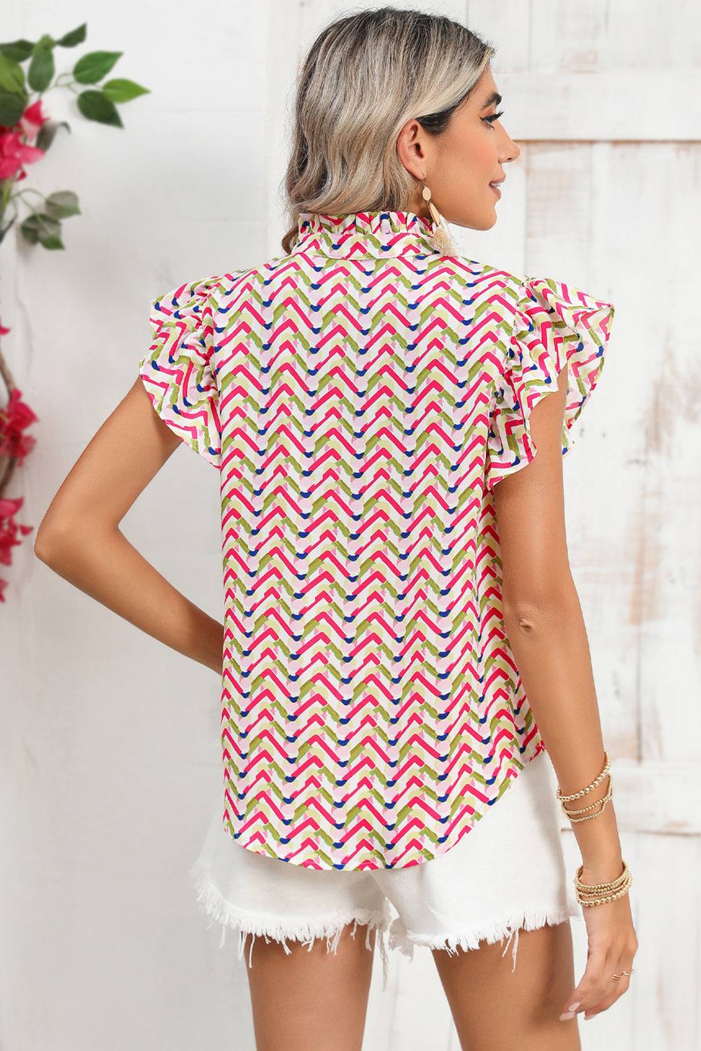 Multicolor Chevron Print Frill V Neck Ruffle BlouseMaterial:100%Polyester



		Be a style icon in this printed blouse
	
	
		This stylish top is featured with chevron print all over
	
	
		It has a ruffled notc