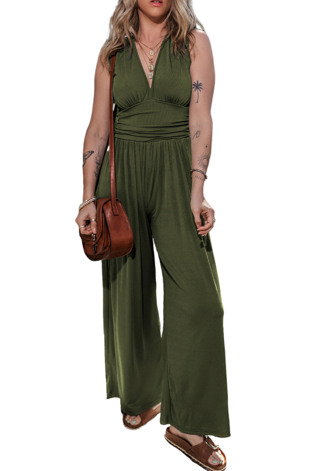 Moss Green Sleeveless V Neck Ruched Wide Leg JumpsuitMaterial:95%Polyester+5%Elastane

• Elegant moss green jumpsuit featuring a flattering V-neck design that accentuates the neckline.
• Sleeveless style offers a chi