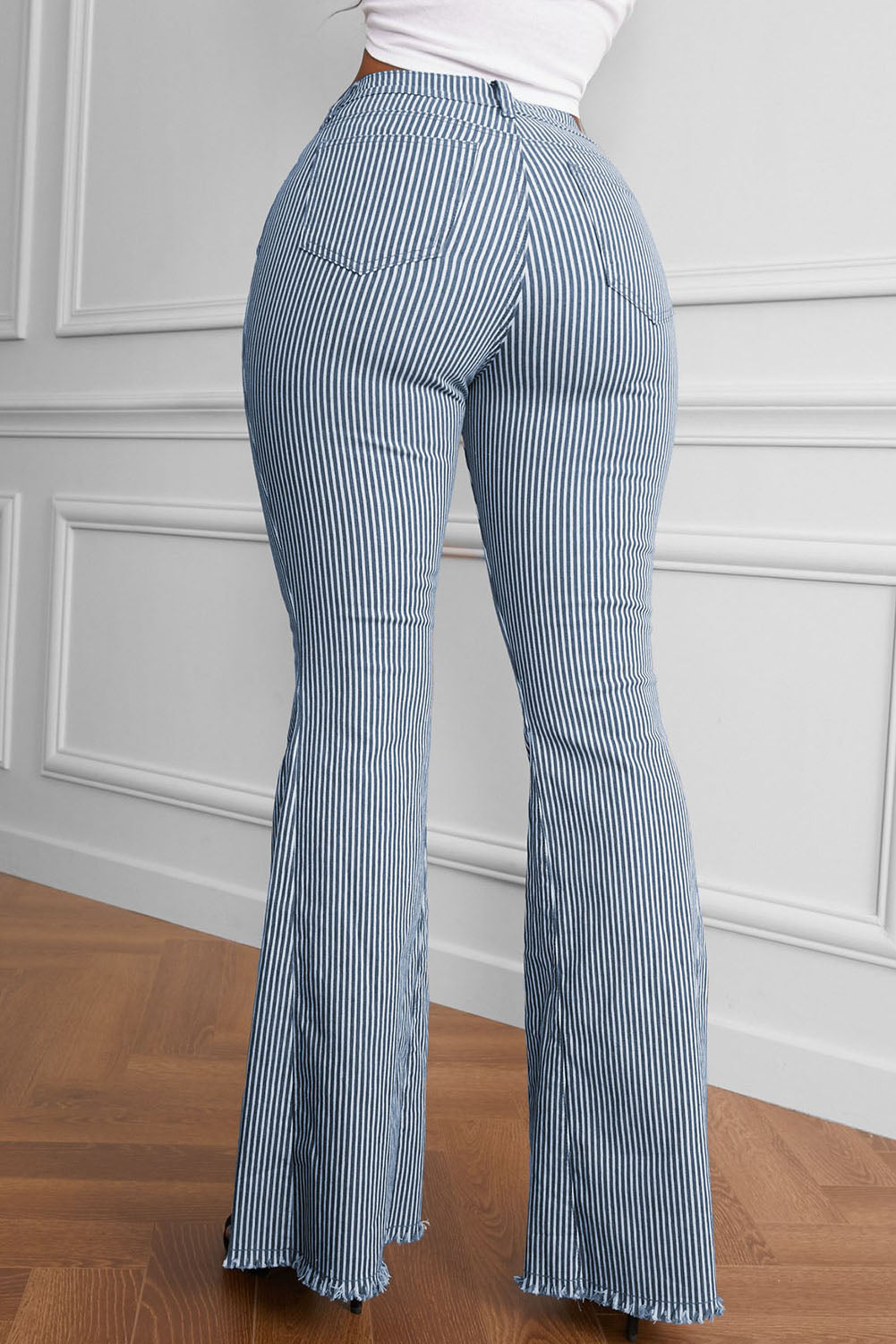 Light Blue Stripe Casual Mid Waist Bell PantsMaterial:73%Cotton+25%Polyester+2%Elastane



		These amazing statement jeans feature a dramatic pant leg that’s fitted throughout the thigh
	
	
		Ended in a ex