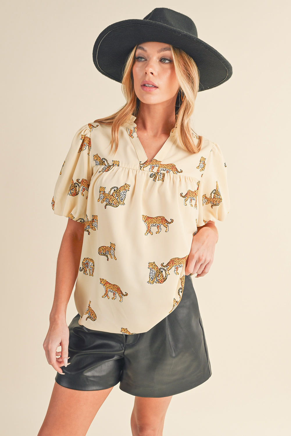 Apricot Animal Print V Neck Puff Sleeve BlouseMaterial:100%Polyester



		The blouse features an animal print pattern, which adds a bold and eye-catching element to the design. 
	
	
		Animal prints, such as