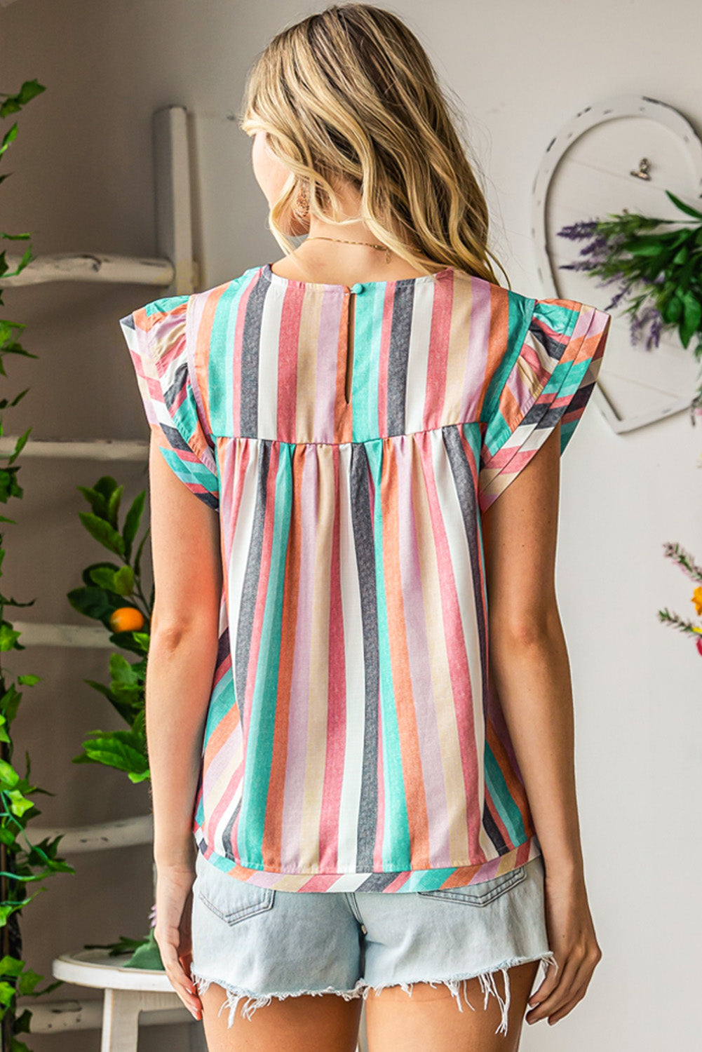 Multicolor Striped Back Button Keyhole Layered Sleeve BlouseMaterial:100%Polyester



		Vibrant and eye-catching striped print design.
	
	
		Tiered sleeves add a unique and stylish touch to the blouse.
	
	
		Pair with