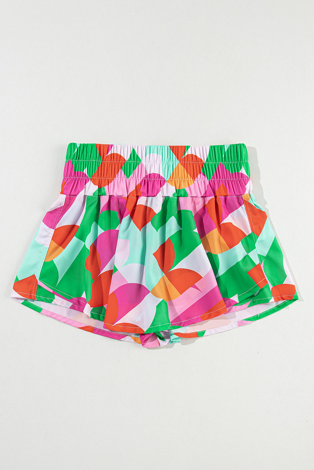 Green Abstract Print Smocked Waist Flared ShortsMaterial:100%Polyester


	


		Elevate your summer style with our shorts, crafted from a lightweight and breathable fabric that offers both comfort and style for