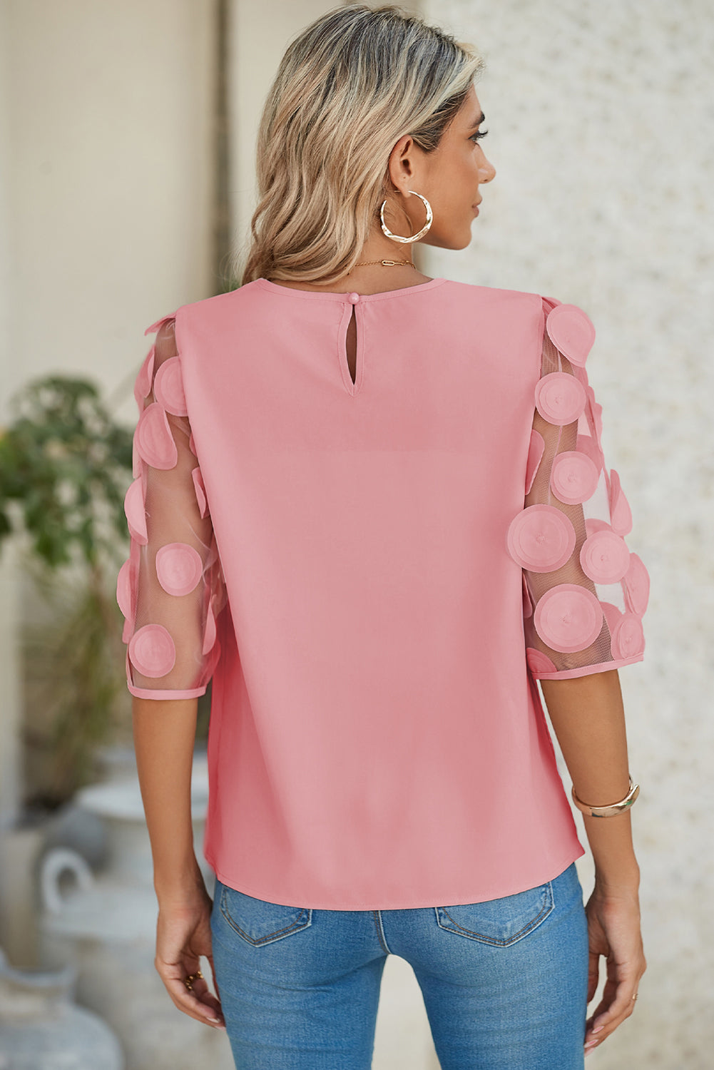 Black Applique Mesh Keyhole Back Splicing Sleeve BlouseMaterial:100%Polyester



		The blouse is a stylish and feminine top featuring delicate applique and mesh splicing on the sleeves, adding a touch of elegance and s