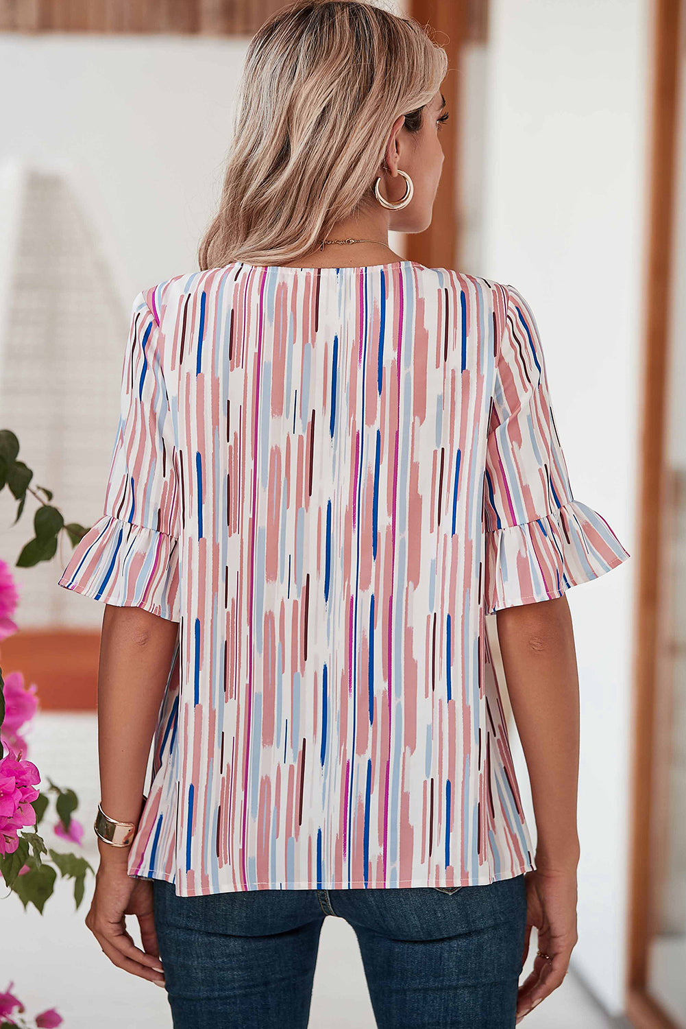 White Abstract Print Ruffle Half Sleeve BlouseMaterial:100%Polyester



		The blouse features a colorblock design, where different colors are strategically placed to create a visually striking contrast. 
	
	