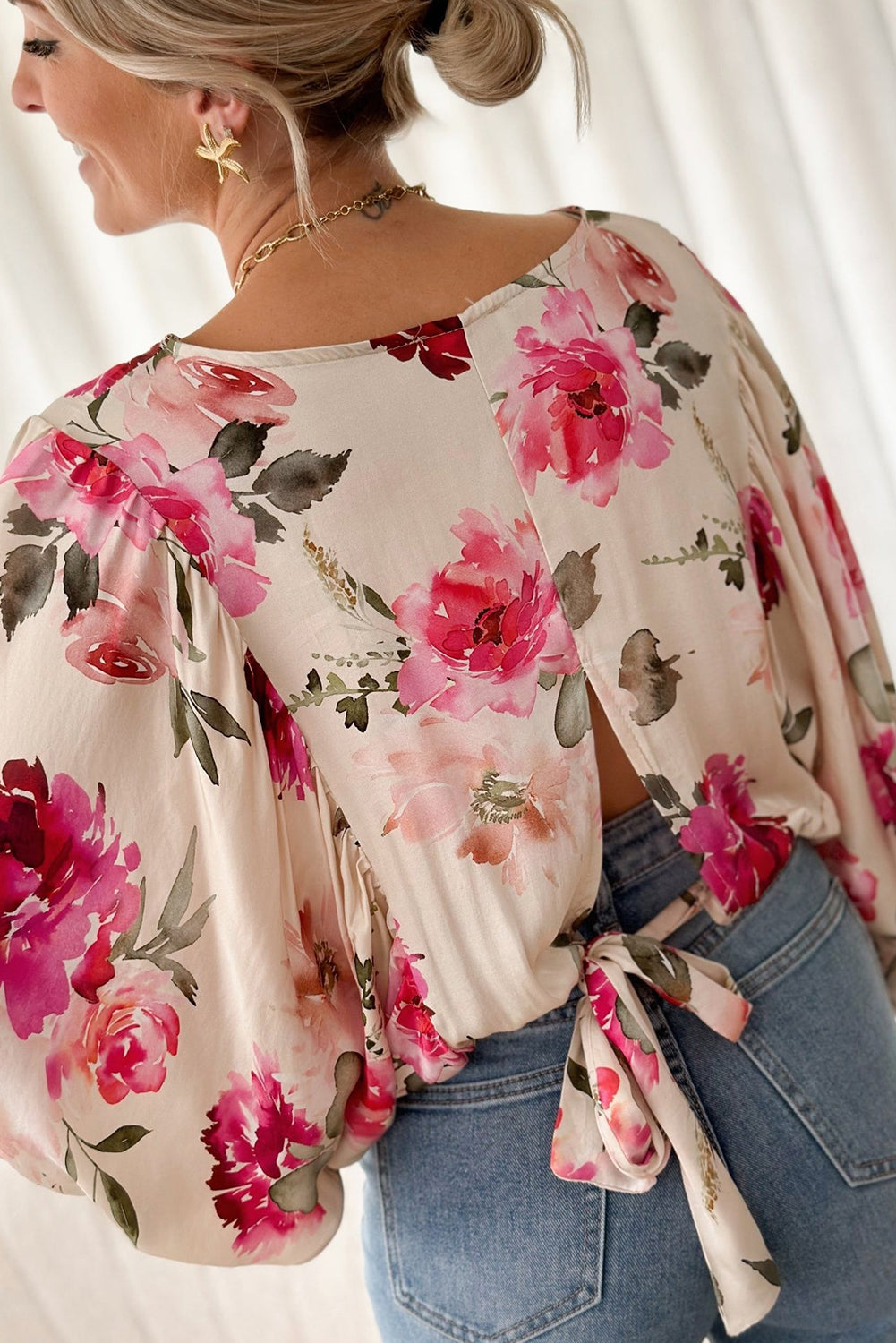 Rose Floral 3/4 Sleeve Lace-up Back BlouseMaterial:100%Polyester

• The Rose Floral 3/4 Sleeve Lace-up Back Blouse adds a touch of elegance with its delicate rose pattern and lace-up back detail.
• Featuri