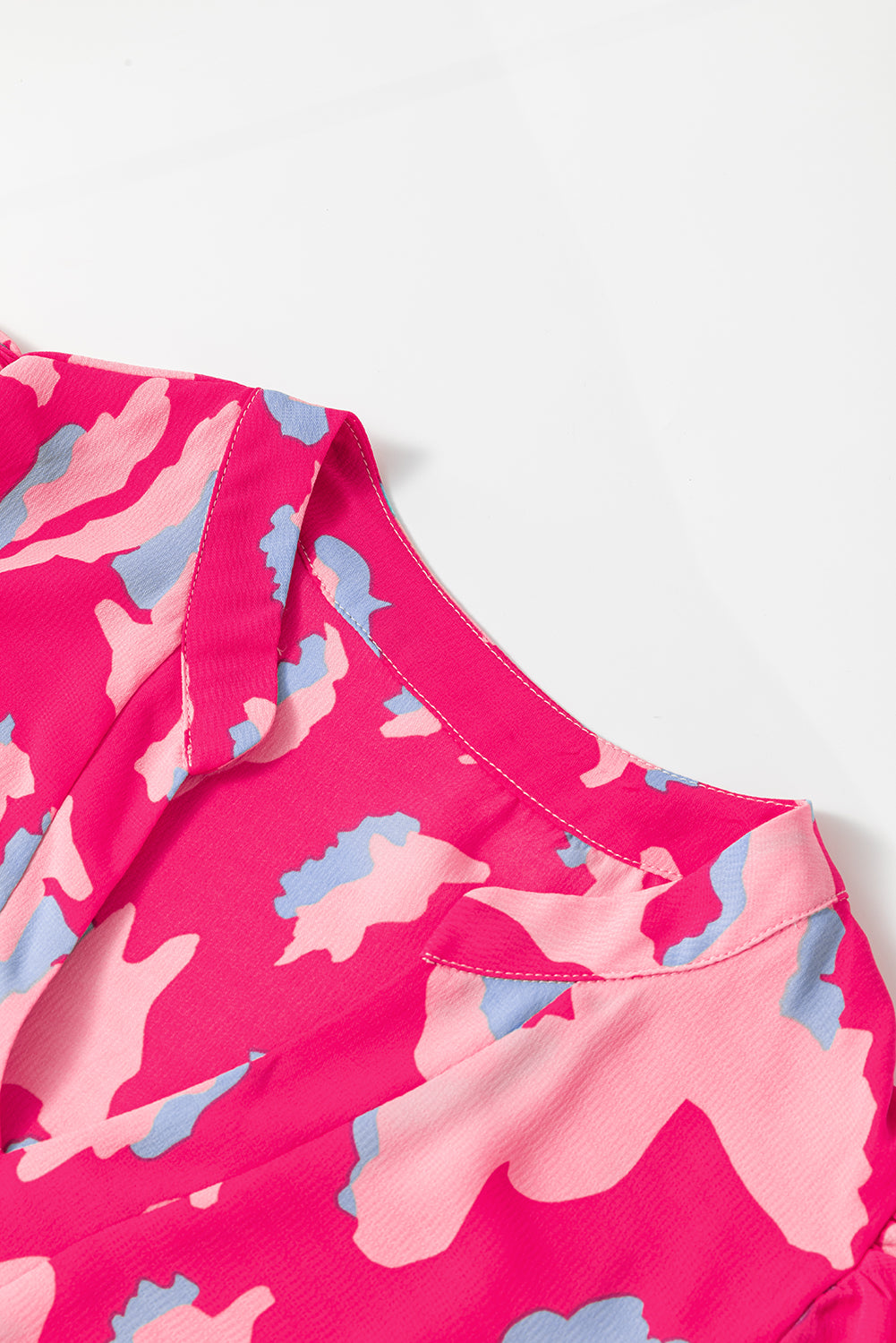 Pink Abstract Print V Neck Smocked Sleeve Mini DressMaterial:100%Polyester


	


		Stand out in style with our mini dress, featuring a unique print and flattering silhouette that exudes charm and sophistication.
