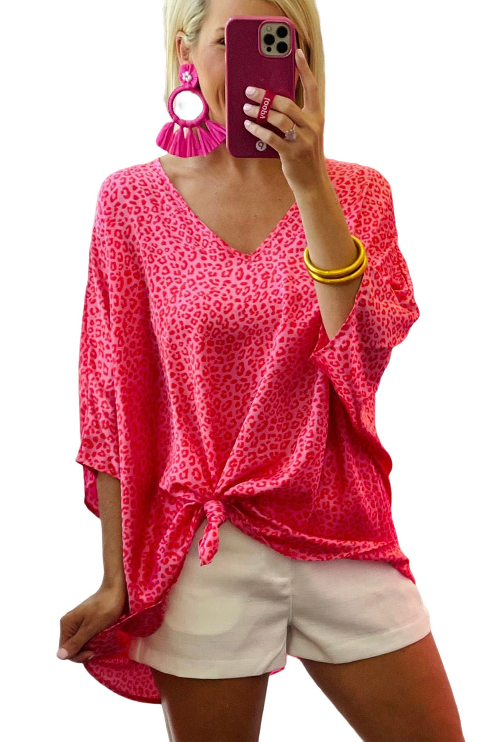 Rosy Leopard Print Oversized Casual Half Sleeve V Neck TopMaterial:100%Polyester



		•It features a bold leopard print design that is eye-catching and fashionable.
	
	
		•The blouse is made of high-quality materials t