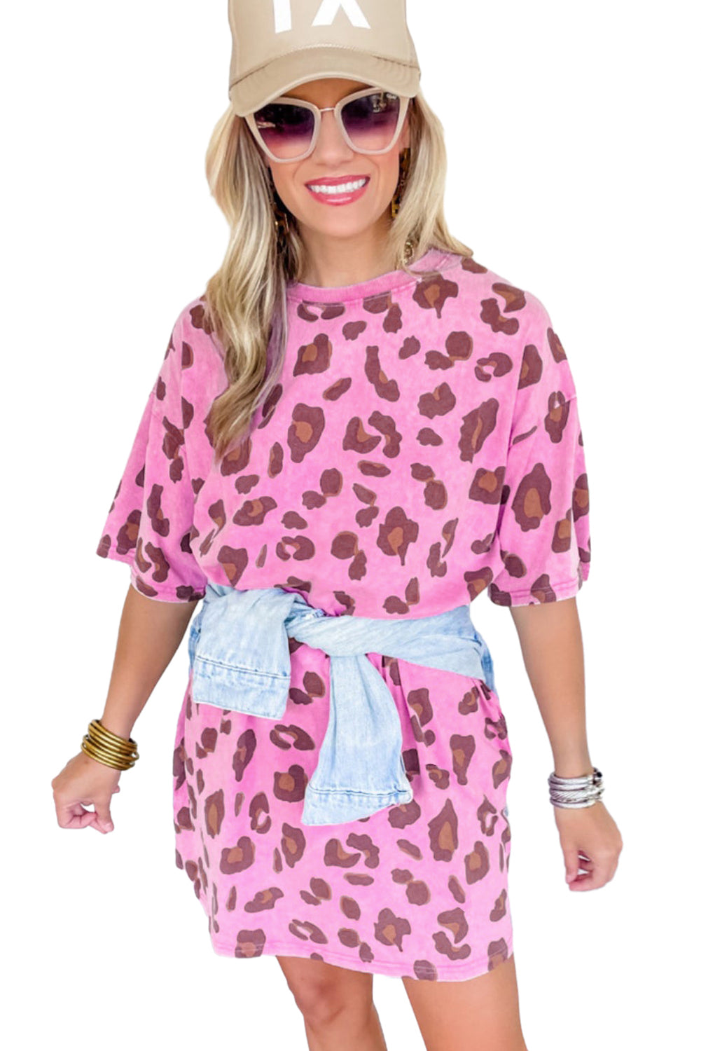 Pink Leopard Mineral Wash Side Pocket T Shirt Mini DressMaterial:65%Polyester+30%Cotton+5%Elastane

• Embrace your inner wild side with the dress, perfect for adding a pop of color to your wardrobe.
• Stay comfortable a