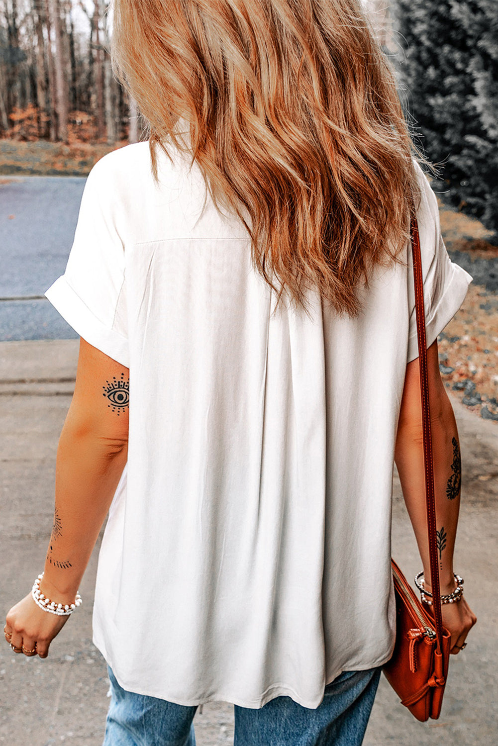 White Chest Pocket Buttoned Rolled Short Sleeve BlouseMaterial:100%Viscose

• This white short sleeve blouse combines classic style with modern details, featuring a chest pocket and buttoned front for a touch of sophis