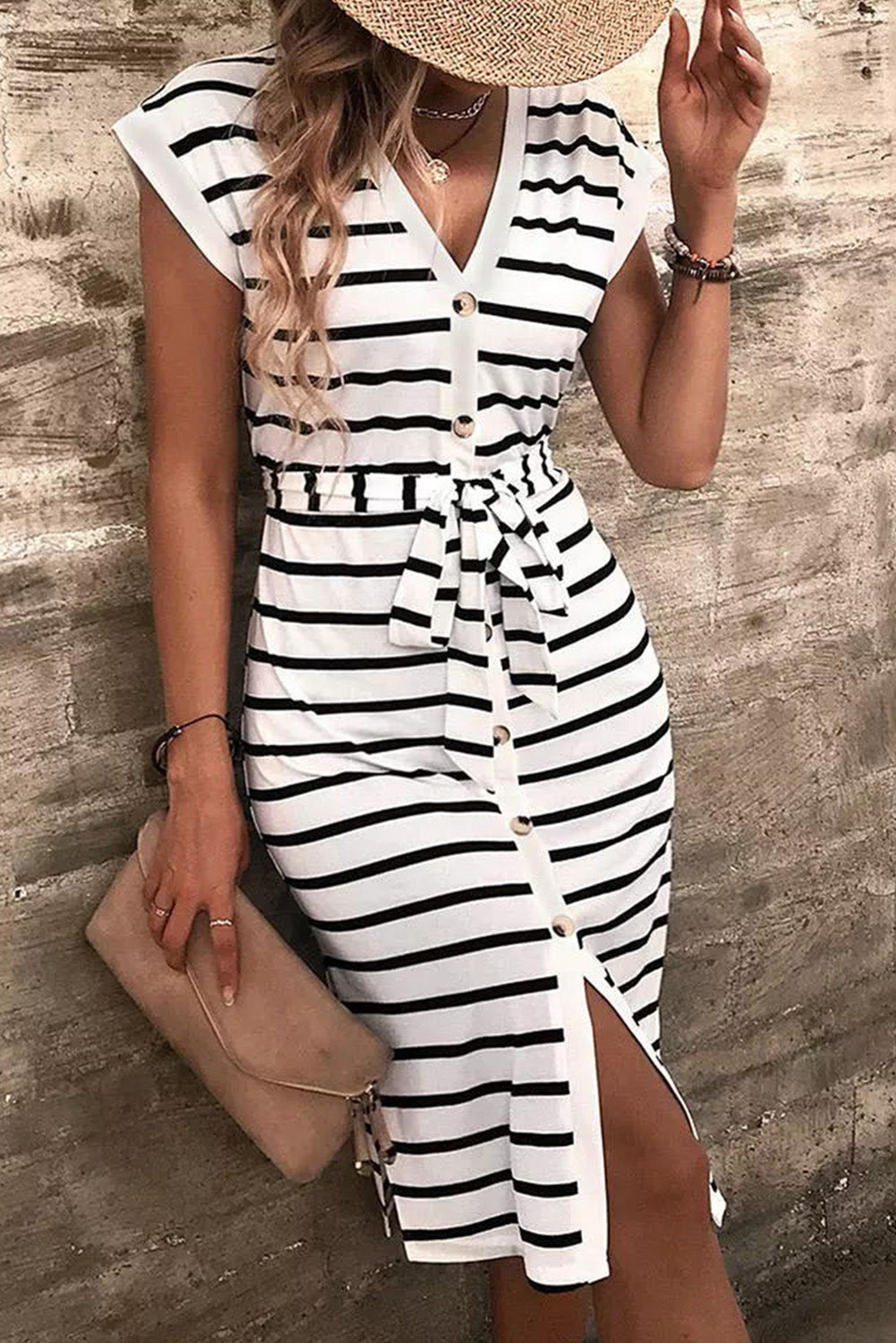 Striped Button Belted Casual V-Neck Midi DressMaterial:95%POLYESTER+5%ELASTANE



		•The waist belt accentuates the figure and creates a flattering silhouette.
	
	
		•The v-neckline adds a touch of feminini