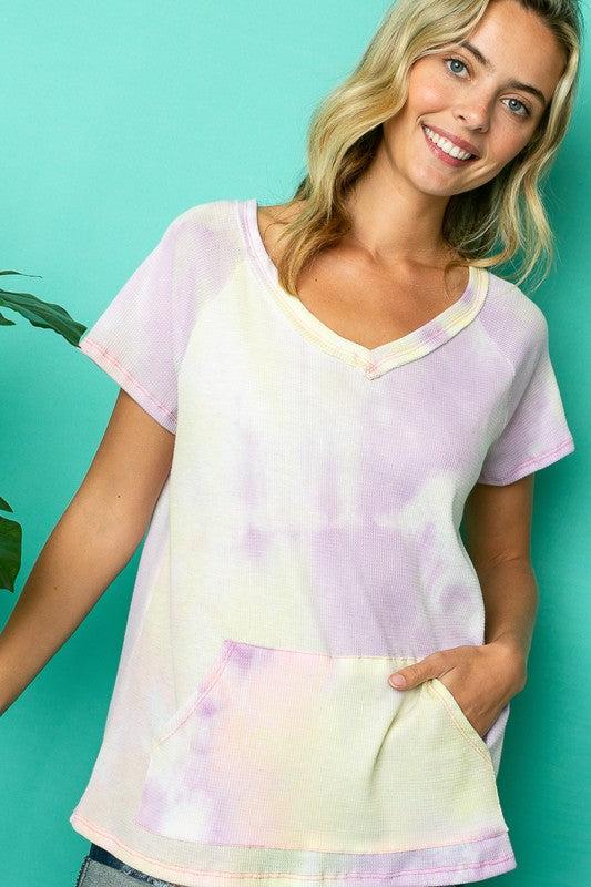 TIE DYE THERMAL V NECK TOPTIE DYE THERMAL FRONT POCKET SHORT SLEEVE V NECK TOP96% POLYESTER, 4% SPANDEX MADE IN USAS/M/L 2-2-2
Style: Casual
Print / Pattern: TIE DYE 
Fit: Regular
Embellishme