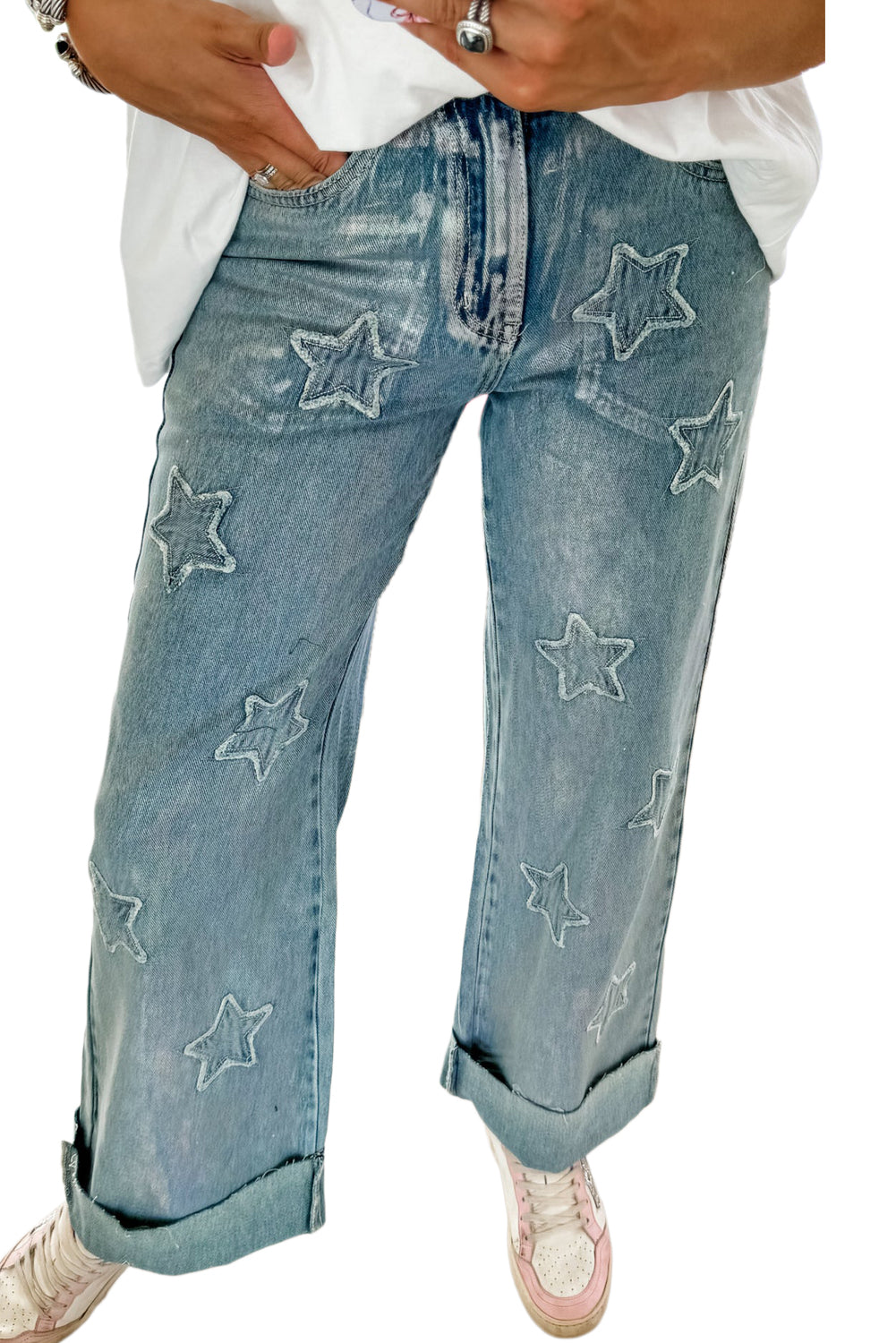 Dusk Blue Star Patched Straight Leg Loose JeansMaterial:71%Cotton+27.5%Polyester+1.5%Elastane

• Elevate your casual wardrobe with our jeans, perfect for a relaxed yet stylish look. 
• Crafted with intricate st