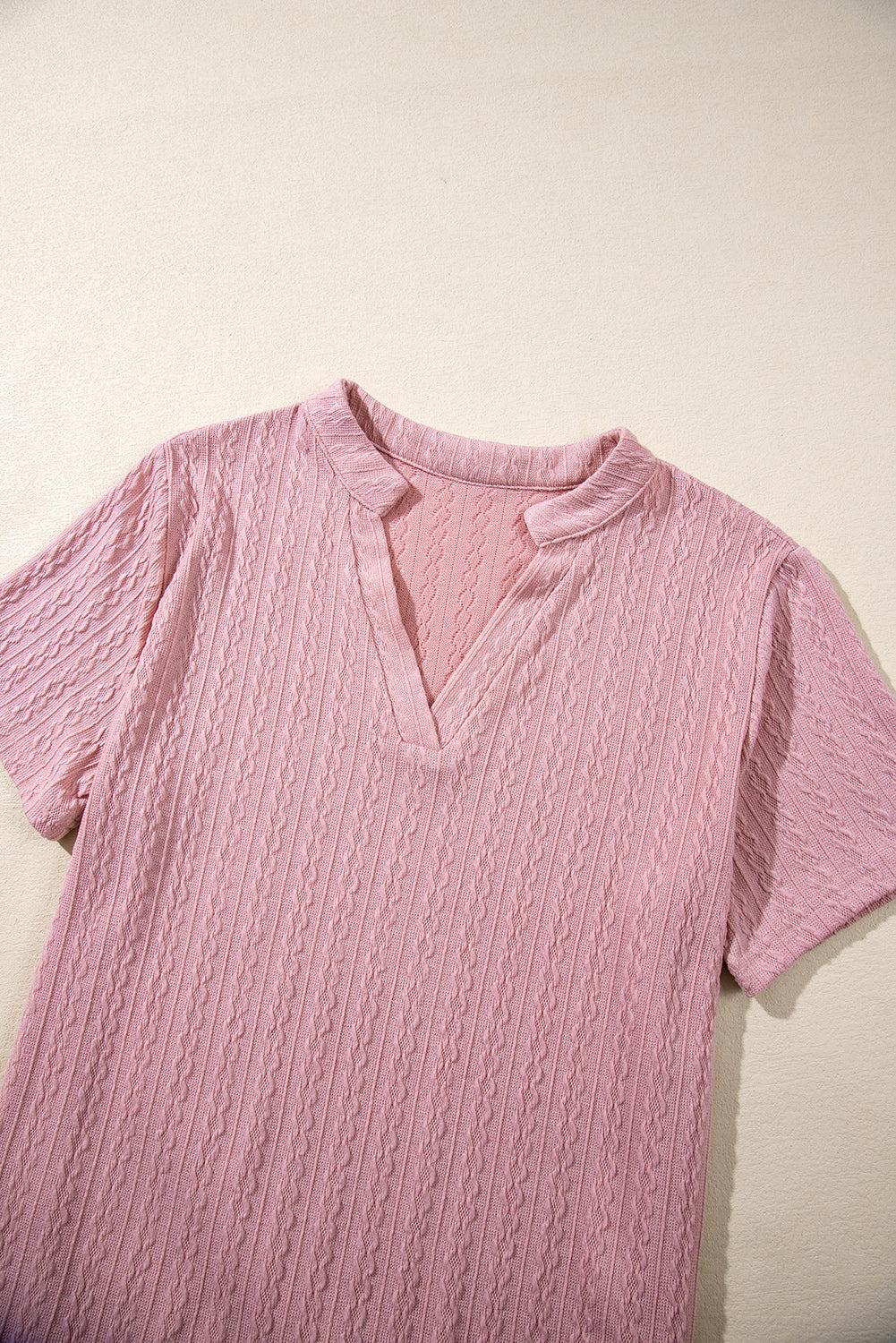 Pink Twisted Textured V-Neck Short Sleeve BlouseMaterial:97%Polyester+3%Elastane



		The blouse is a stylish and versatile top that adds a touch of sophistication to any outfit.
	
	
		With its twisted textur