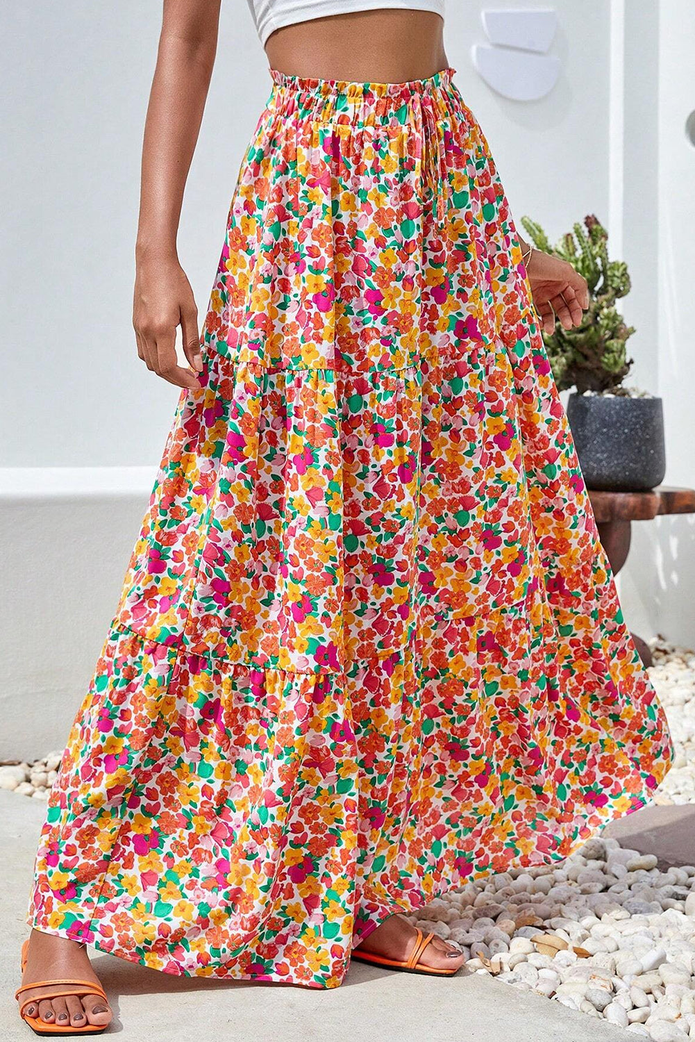 Yellow Boho Floral Print Tiered Maxi SkirtMaterial:100%Polyester

• Embrace the sunshine with this skirt, featuring a vibrant yellow hue that exudes positivity and joy, perfect for vacation adventures. 
• 