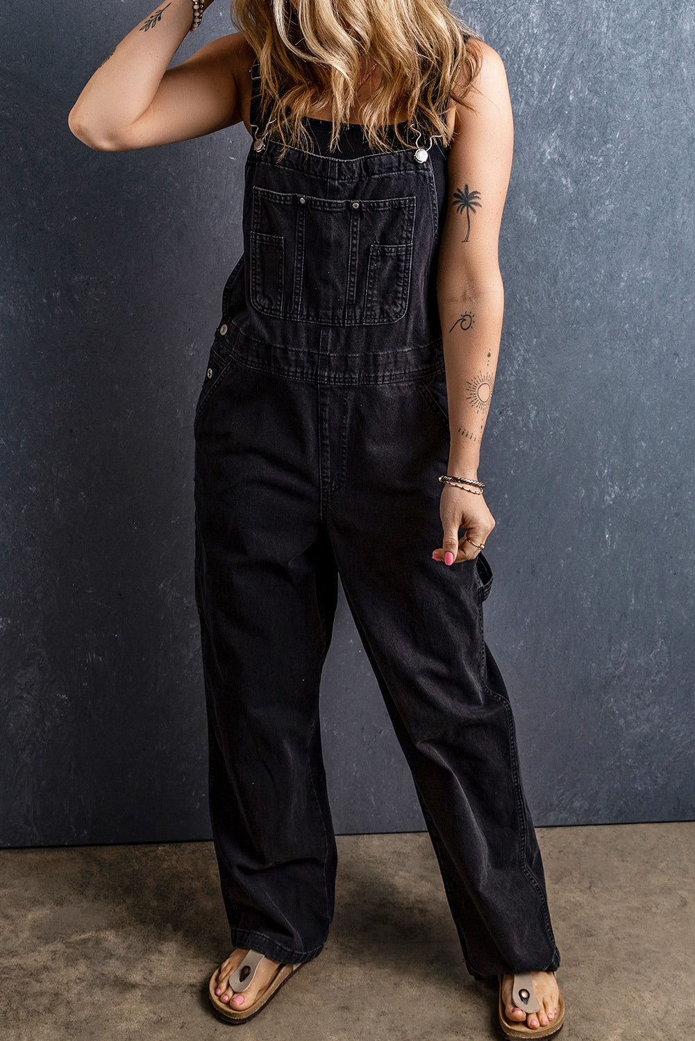 Black Adjustable Buckle Straps Multi Pocket Denim JumpsuitMaterial:65%Cotton+33%Polyester+2%Elastane

• Stylishly versatile, this black denim jumpsuit features adjustable buckle straps for a customized fit that effortlessl