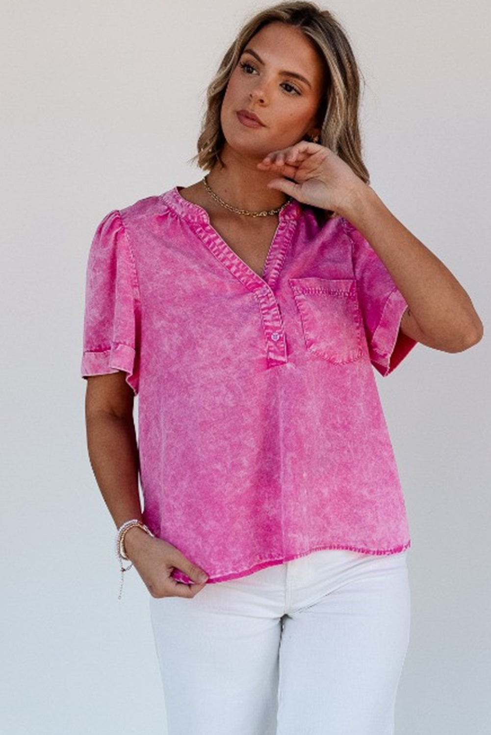 Bright Pink Mineral Wash Split Neck Pocket Patched Denim BlouseMaterial:100%Lyocell

• Stand out in style with this eye-catching bright pink mineral wash denim blouse featuring a split neck design and unique pocket patches for 