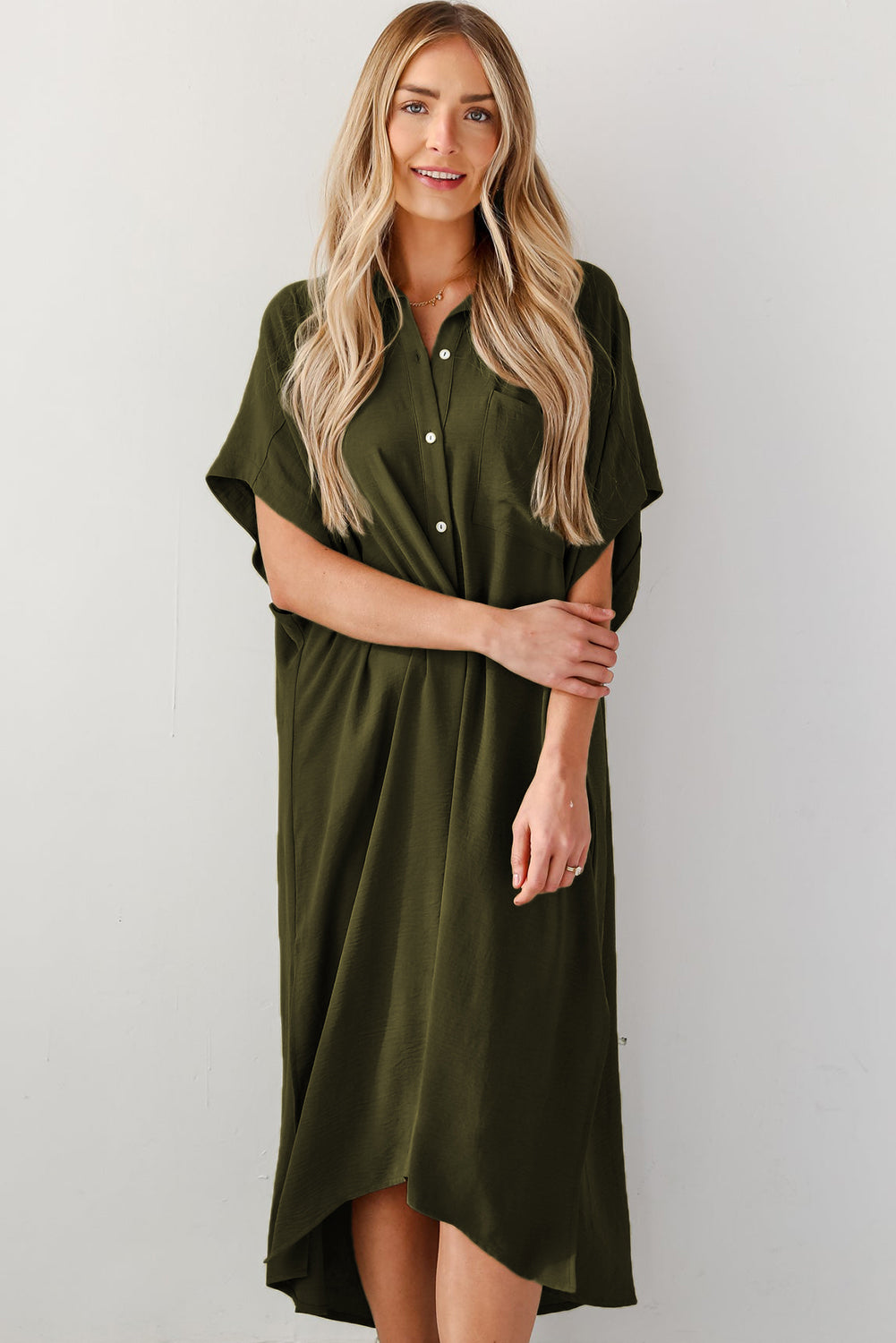 Jungle Green Loose High Low Side Slits Short Sleeve Shirt DressMaterial:100%Polyester


	

			This dress is designed to be friendly to any shape, offering a relaxed fit and comfortable wear.
		
		
			Featuring a collared n