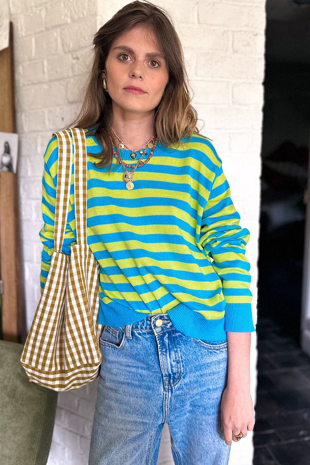 Green Stripe Crew Neck Drop Shoulder Casual SweaterMaterial:100%Viscose



		Timeless striped pattern offers this knitted top a versatile look.
	
	
		This striped sweater is classic with a crew neck.
	
	
		Lo