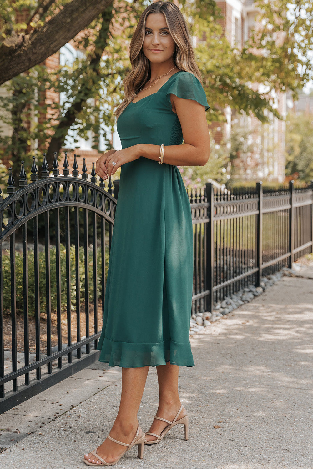 Sea Green Shirred Open Back Sweetheart Neck Ruffled Midi DressMaterial:100%Polyester



		This elegant dress gives a fit flare silhouette
	
	
		The sweetheart neck, flutter sleeve and ruffled hem are designed to graceful
