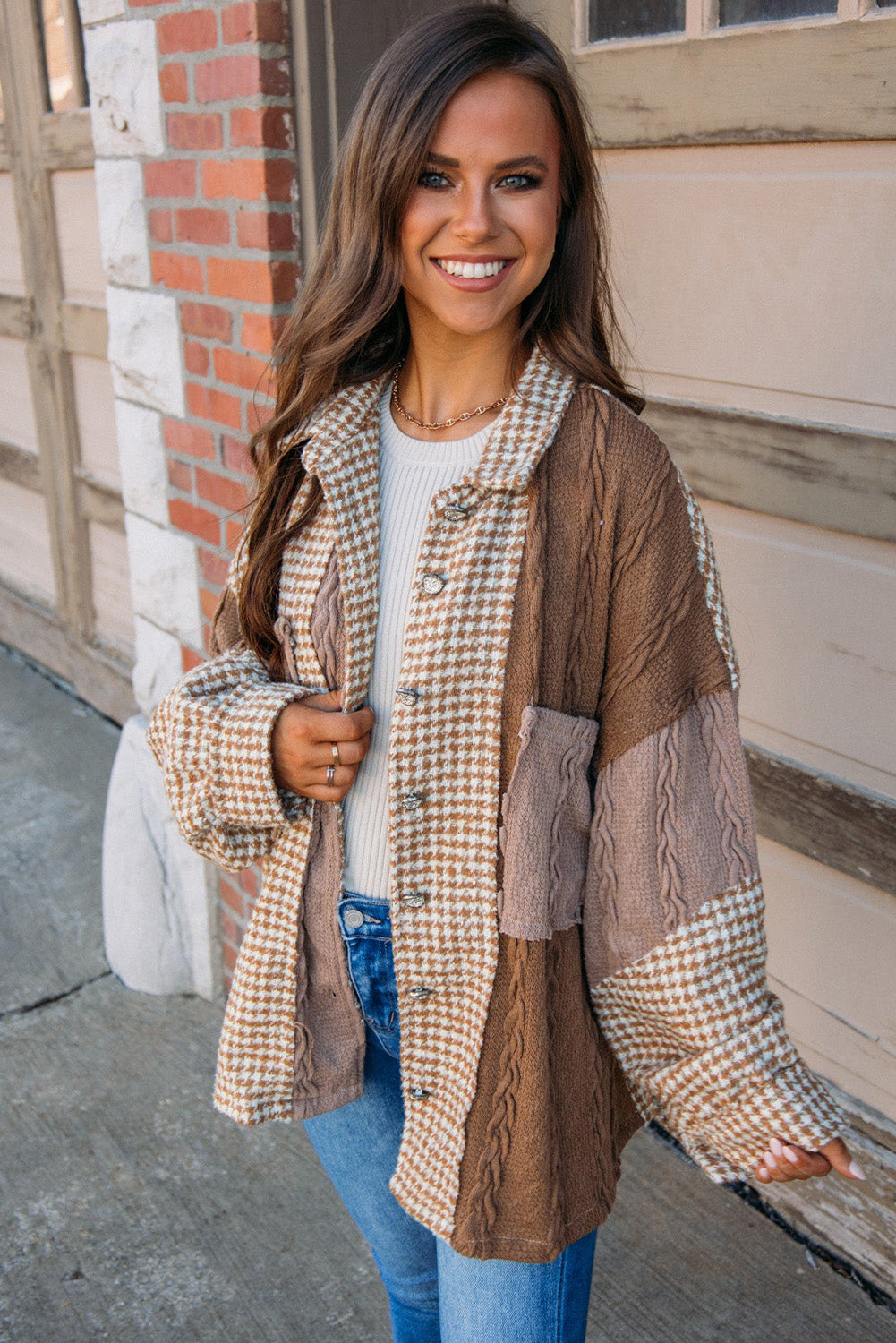 Khaki Houndstooth Textured Patchwork Loose ShacketMaterial:100%Polyester

• Embrace effortless style with our shacket, perfect for a relaxed day out or casual gatherings.
• The intricate patchwork design adds a un