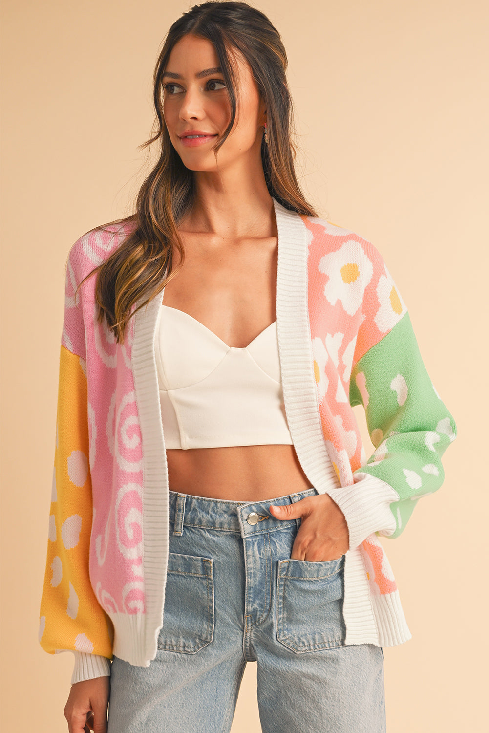 Orange Flower & Dotted Print Colorblock Open Front CardiganMaterial:50%Viscose+28%Polyester+22%Polyamide

• Designed for comfort, this cardigan features a rib-knit construction that offers both warmth and flexibility.
• Th