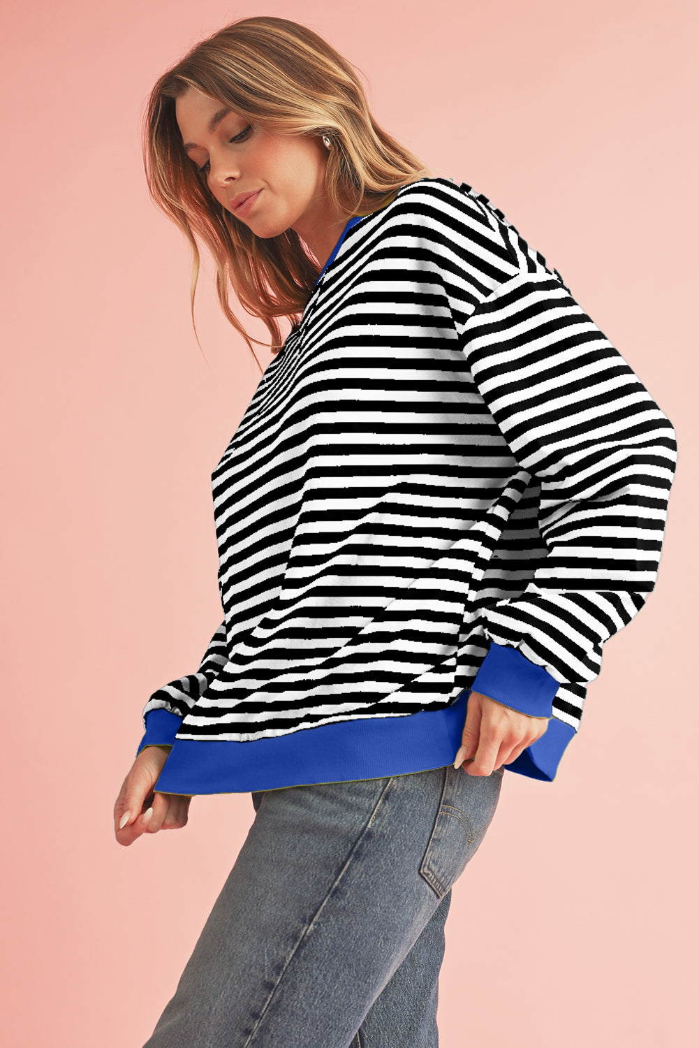 Red Stripe Contrast Edge Oversized PulloverMaterial:95%Cotton+5%Elastane


 Size Chart (CM)



Sizes 



Bust
 



Hem_Width
 



Shoulder
 



Sleeve_Length
 



Length
 





Relax
 



Relax
 



Relax
 