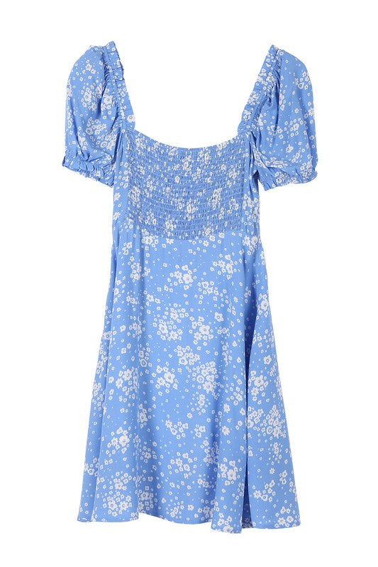 SS puff sleeve dress*Bow-tie ruched bust with puff sleeve blue floral print dress*Pattern type : floral print *Neck line : square neck*Sleeve type : puff sleeves*Sleeve length : short s