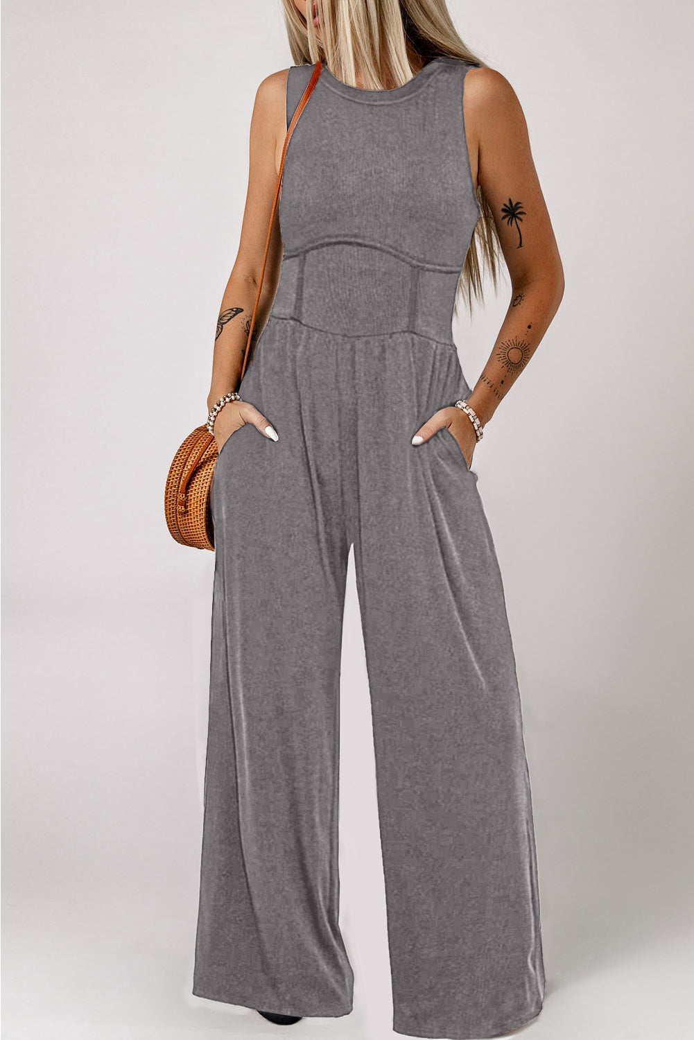 Blackish Green Sleeveless High Waist Wide Leg JumpsuitMaterial:93%Viscose+7%Elastane



		The jumpsuit features a sleeveless design, meaning it does not have sleeves and exposes the arms. 
	
	
		The jumpsuit has a 