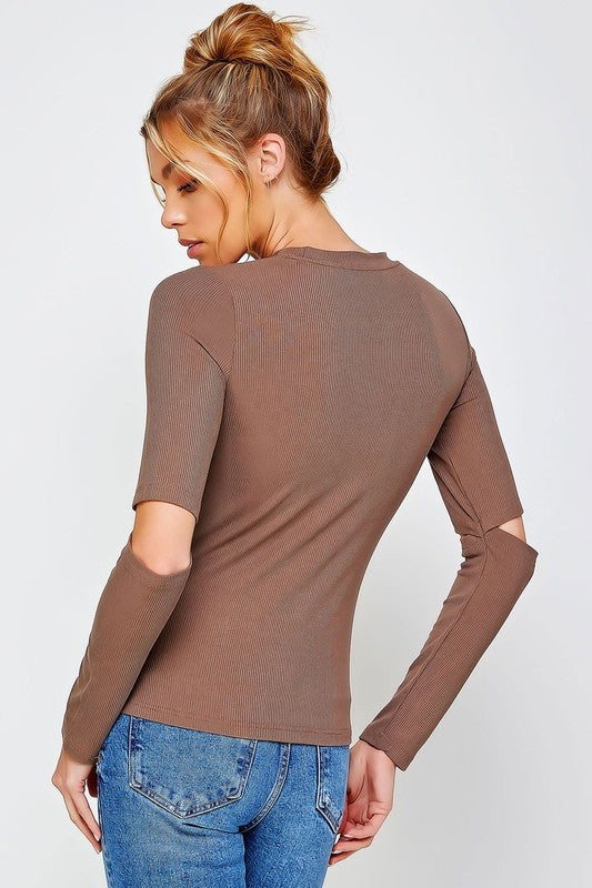 RIBBED FITTED LONG SLEEVE TOP WITH CHEST CUTOUT AN-Round neck cutout chest and slit sleeves fitted top-Ribbed material- Model in taupe is 5' 8" 32-23-34 and wearing a small
Style: casual
Print / Pattern: solid rib
S