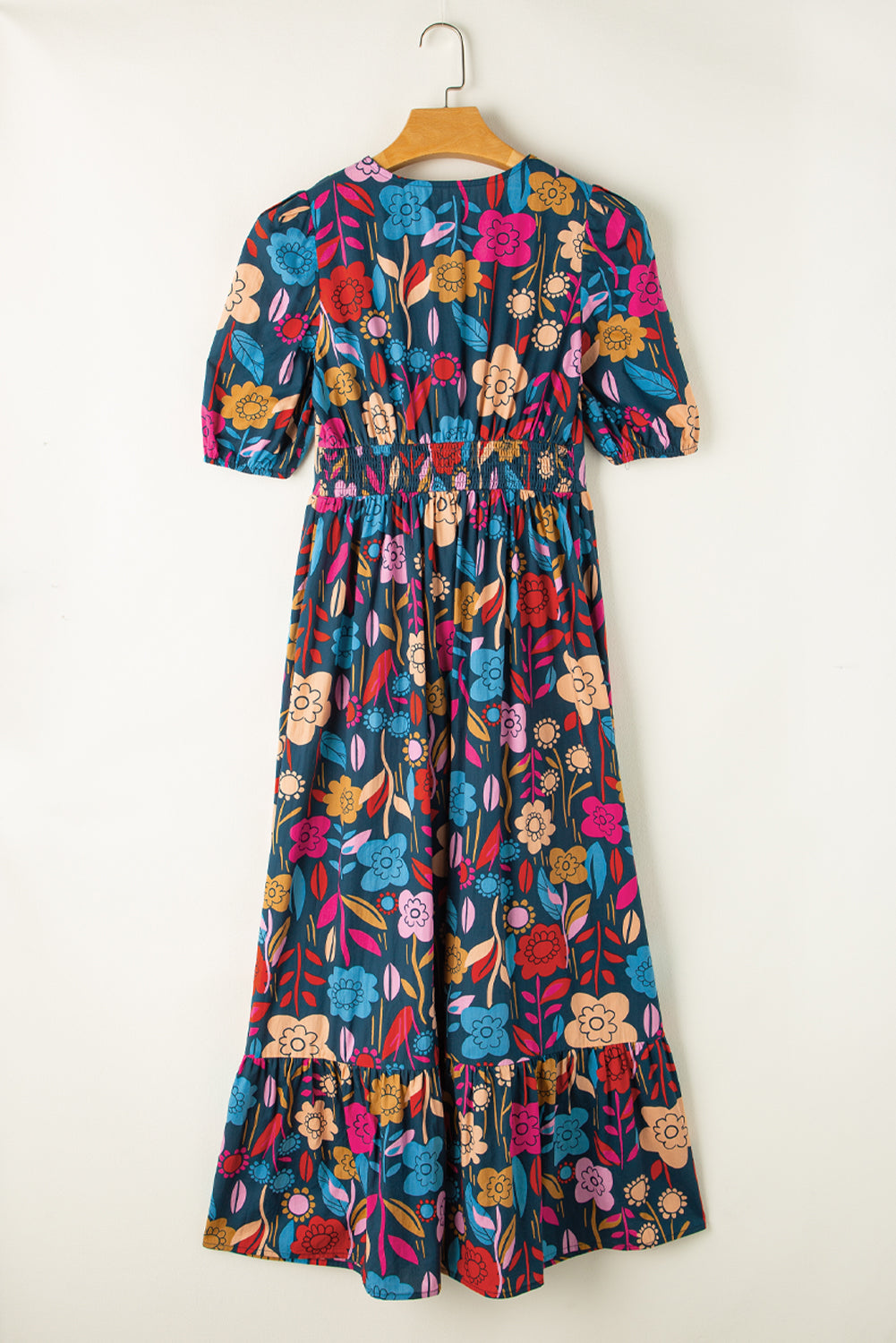 Green Floral Print Split V Neck Puff Sleeve Maxi DressMaterial:100%Cotton



		The dress is made from a soft and breathable fabric, ensuring comfort and a lightweight feel.
	
	
		This maxi dress features a split V 