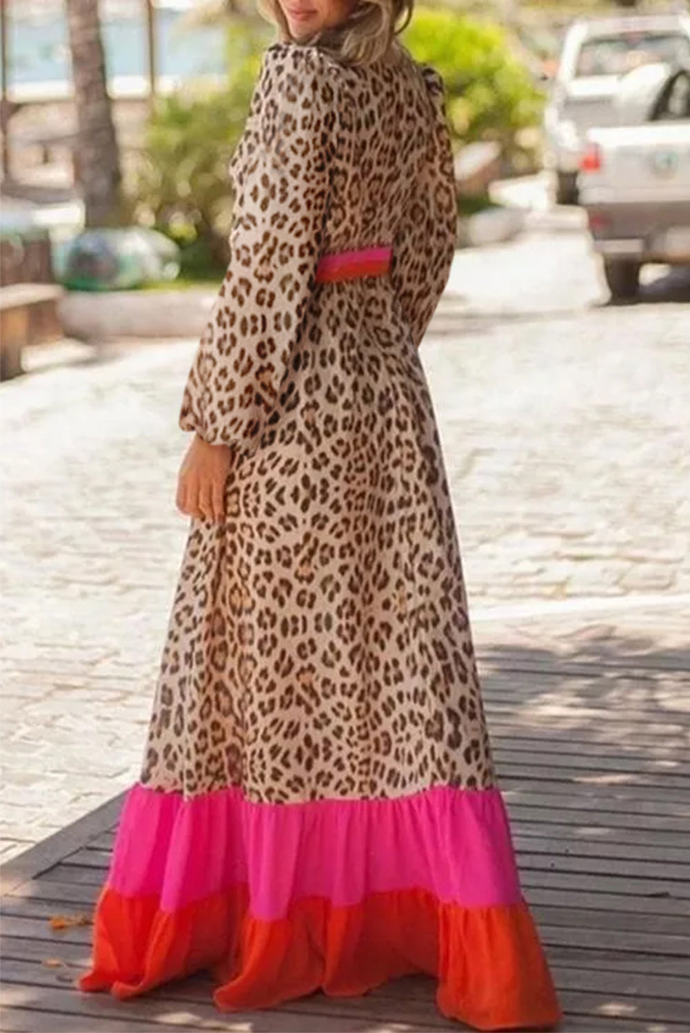 Brown Leopard Color Block V Neck Loose Fit Maxi DressMaterial:100%Polyester

• Embrace your wild side with the dress, a fusion of bold leopard print and chic color blocking. 
• The loose fit design ensures comfort an