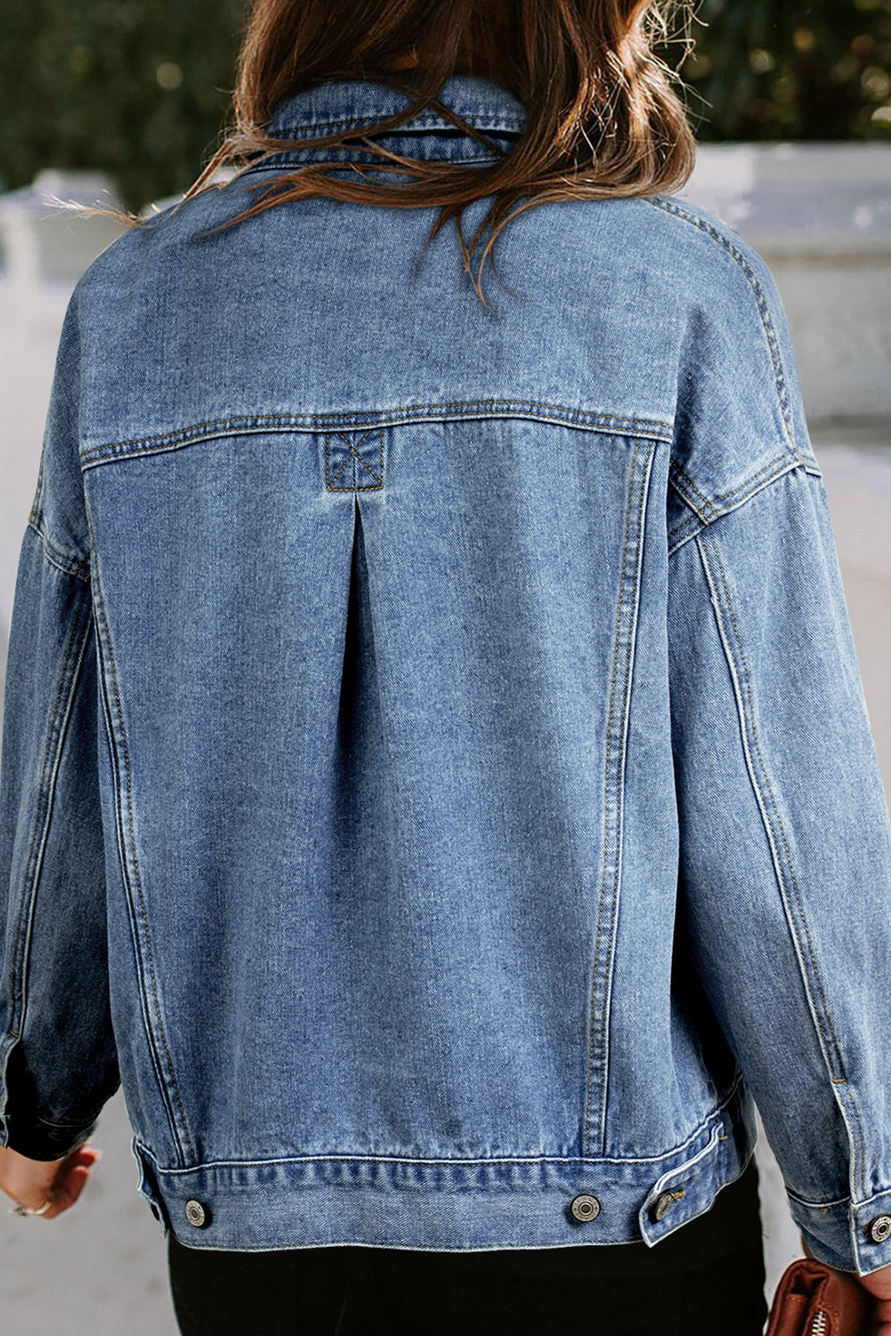 Dark Blue Washed Oversized Pocketed Denim JacketMaterial:75%Cotton+25%Polyester

• Classic dark blue denim jacket with a washed finish for a trendy, worn-in look that's perfect for casual outings or layering over