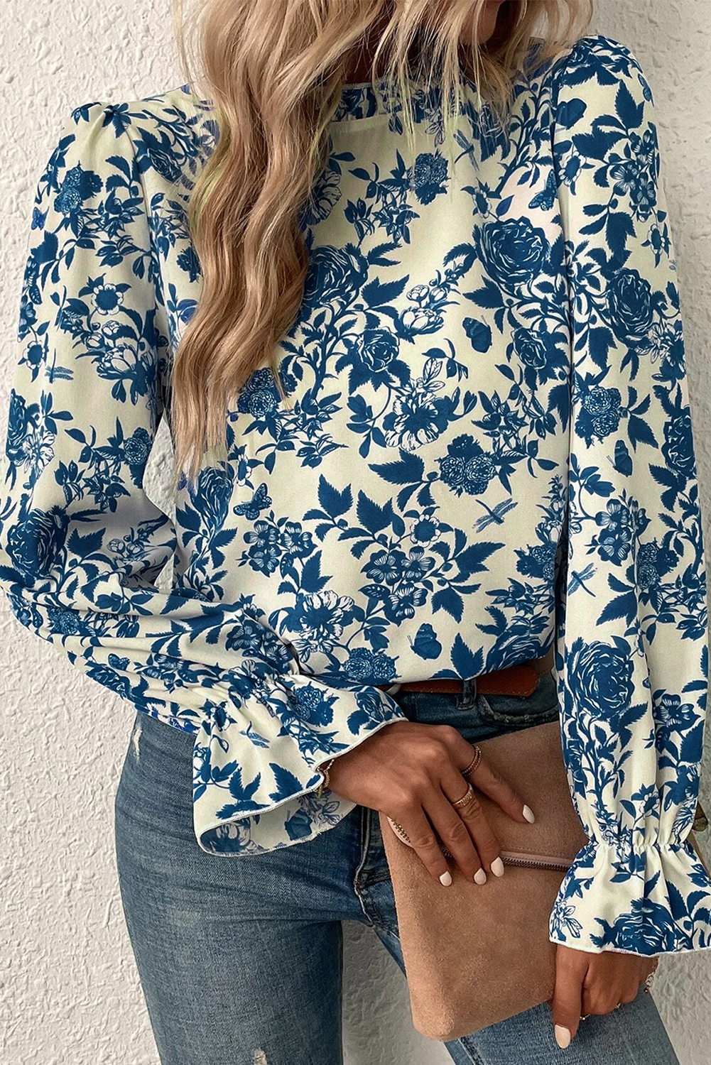 Sky Blue Floral Print Flounce Sleeve Keyhole Back BlouseMaterial:100%Polyester

• Embrace a bohemian vibe with our blouse, featuring intricate floral patterns that exude a free-spirited charm.
• The flounce sleeves add 