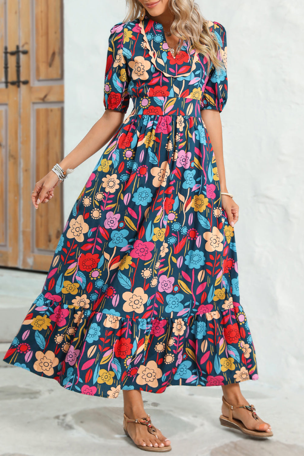 Green Floral Print Split V Neck Puff Sleeve Maxi DressMaterial:100%Cotton



		The dress is made from a soft and breathable fabric, ensuring comfort and a lightweight feel.
	
	
		This maxi dress features a split V 