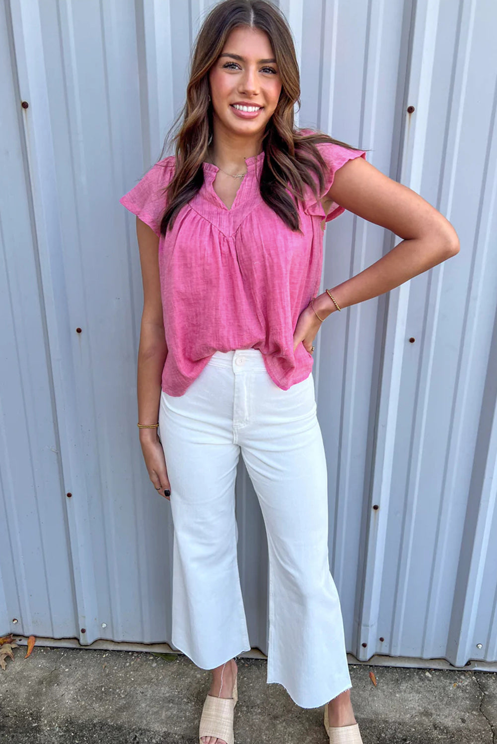 Bright Pink Frill V Neck Splicing Pleated BlouseMaterial:65%Viscose+35%Polyester



		Elevate your wardrobe with our blouse, a versatile and stylish piece that exudes sophistication and charm.
	
	
		This blou