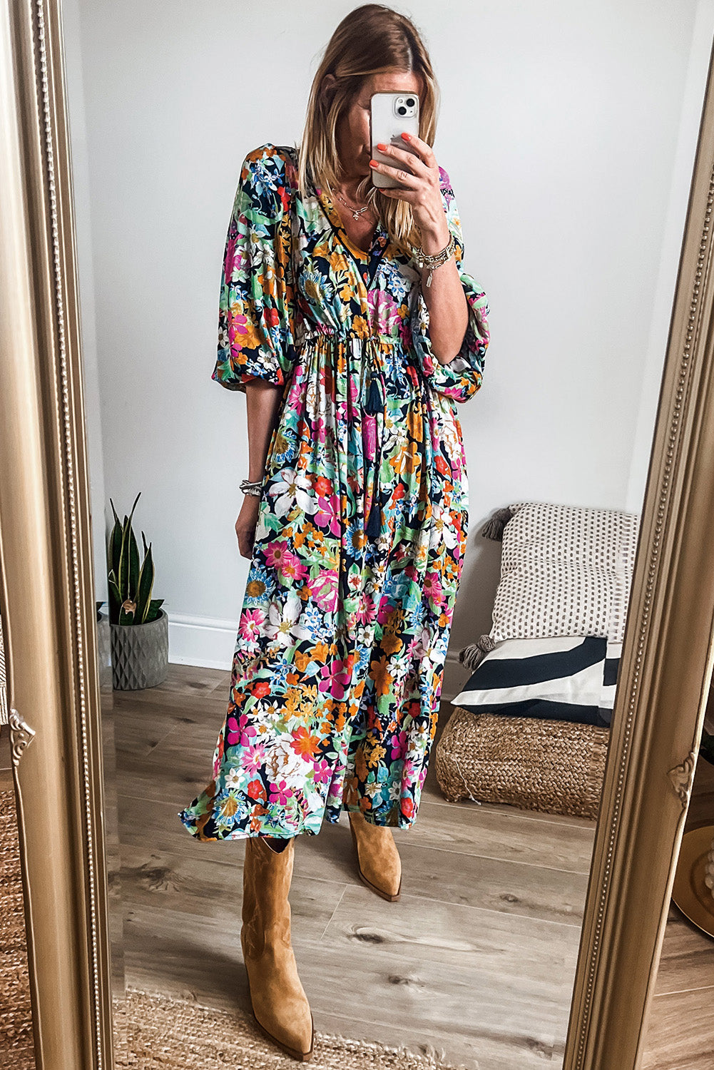 Green Boho Floral Puff Sleeve V Neck Tassel Drawstring Midi DressMaterial:100%Polyester

• Effortlessly chic, this dress features a flattering V-neckline and eye-catching tassel drawstring detail for a bohemian touch.
• The deli