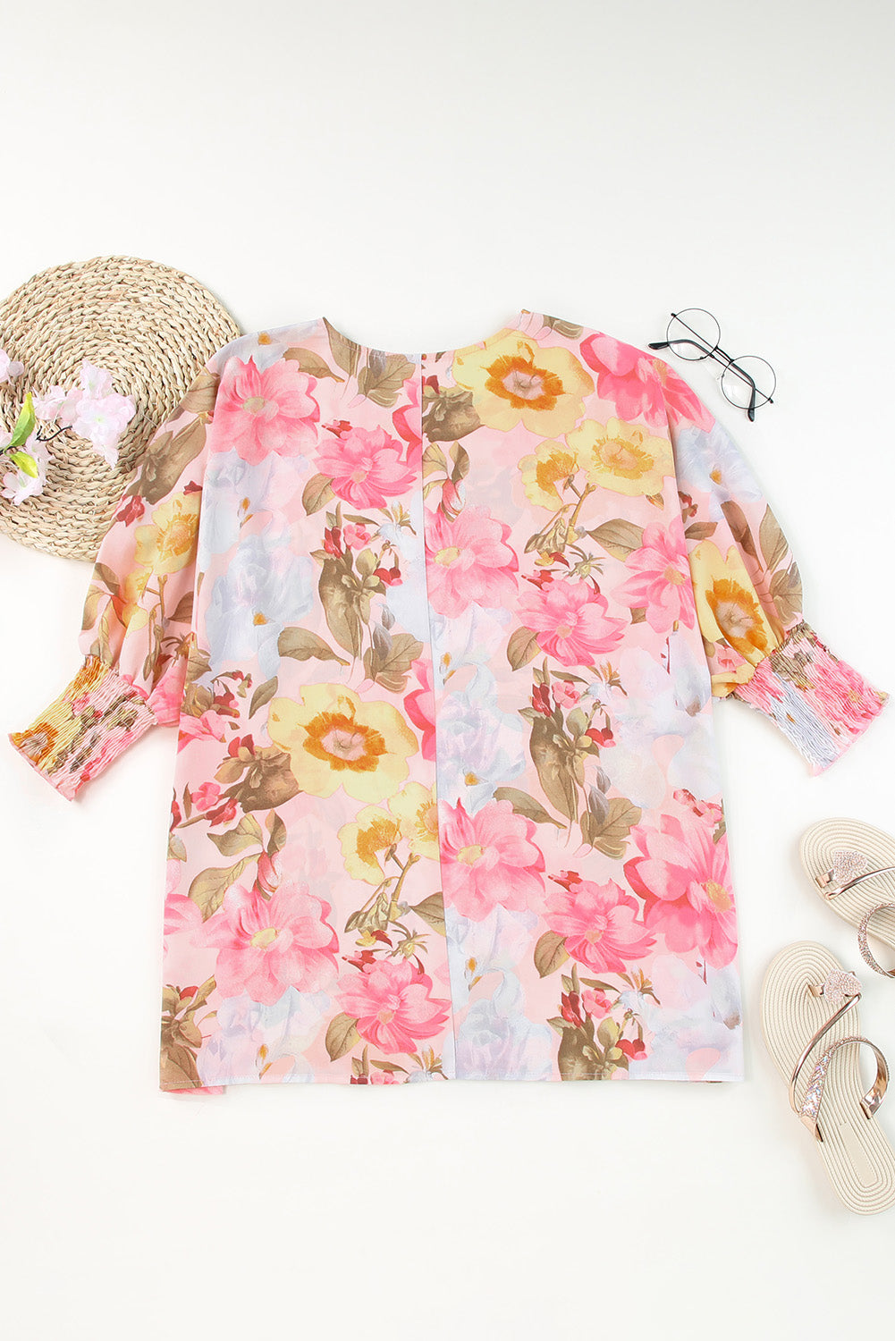 Pink Shirred Cuffs 3/4 Sleeve Loose Fit Floral BlouseMaterial:100%Polyester


	


		This pink floral blouse is the perfect blend of feminine and casual style. 
	
	
		It features a loose fit design with 3/4 sleev